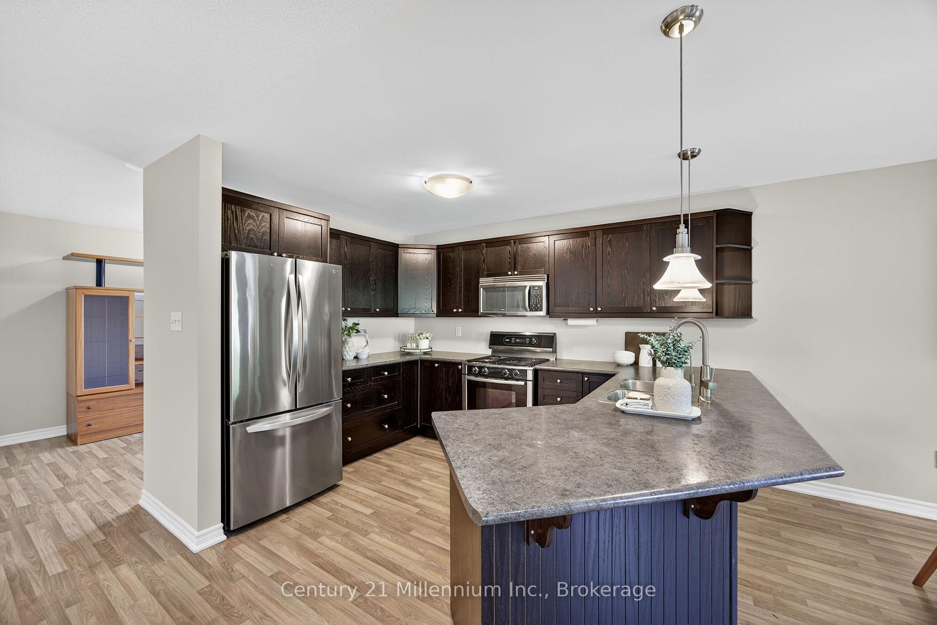 Photo 7 of 45 Red Pine Crescent, Wasaga Beach — HOMEH