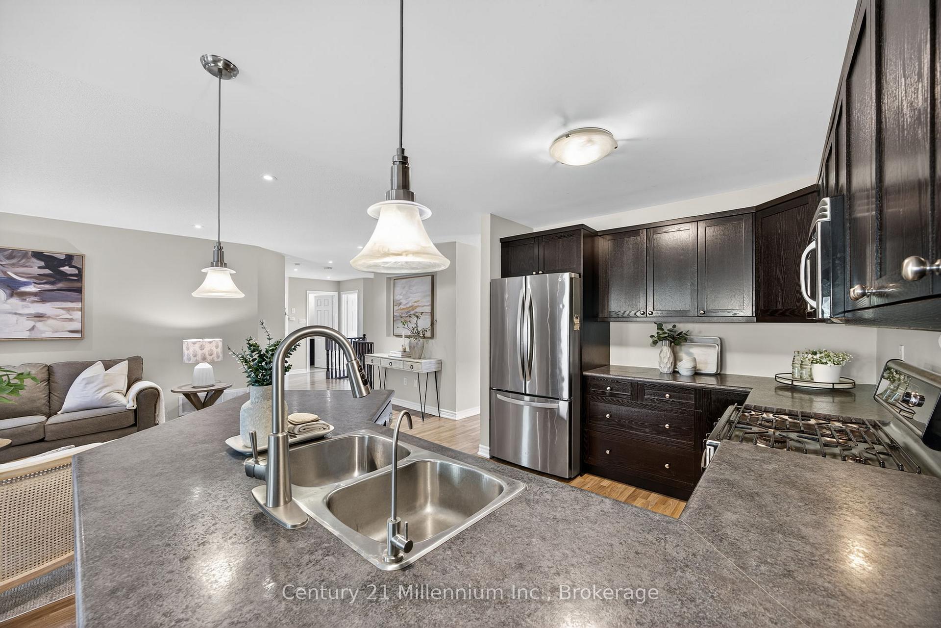 Photo 8 of 45 Red Pine Crescent, Wasaga Beach — HOMEH