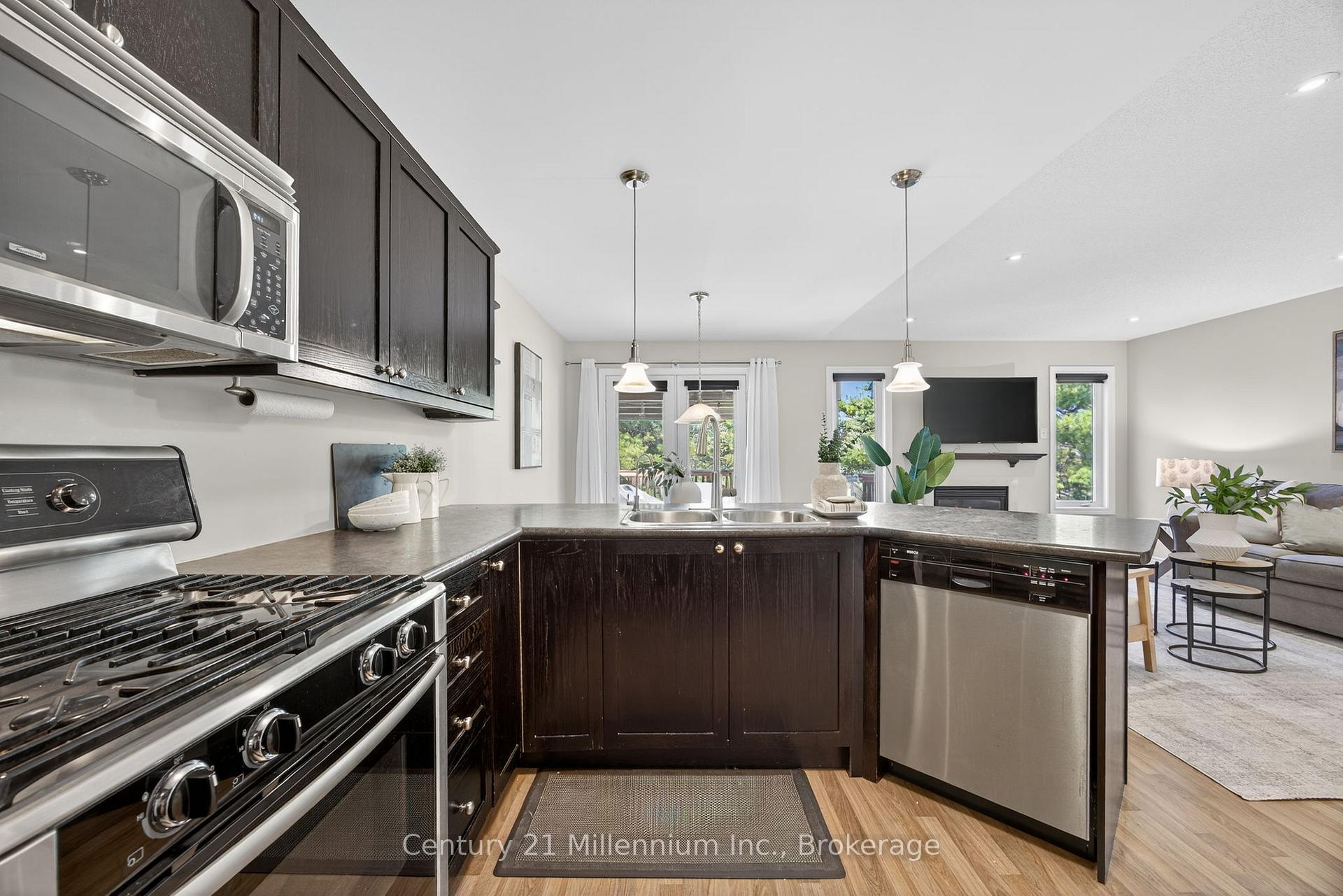 Photo 9 of 45 Red Pine Crescent, Wasaga Beach — HOMEH