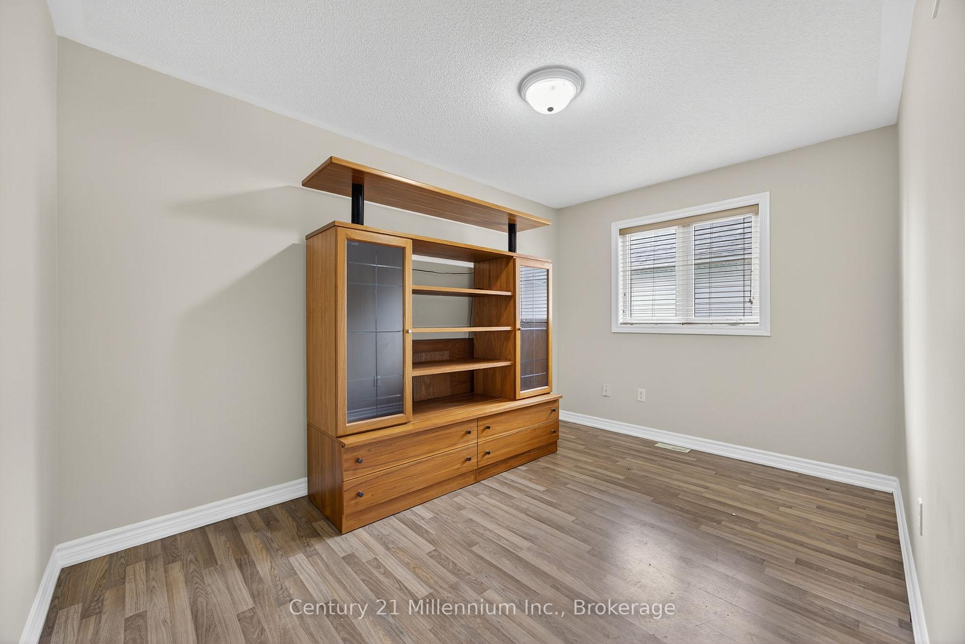 Photo 15 of 45 Red Pine Crescent, Wasaga Beach — HOMEH