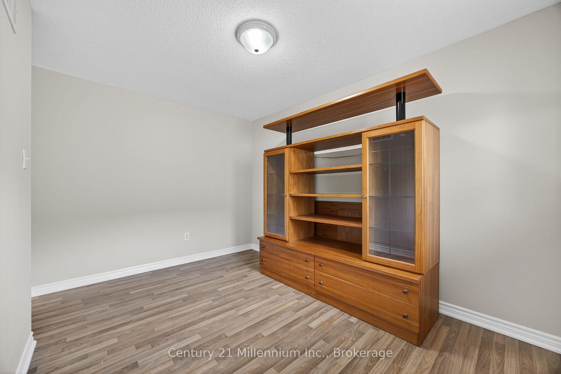 Photo 16 of 45 Red Pine Crescent, Wasaga Beach — HOMEH