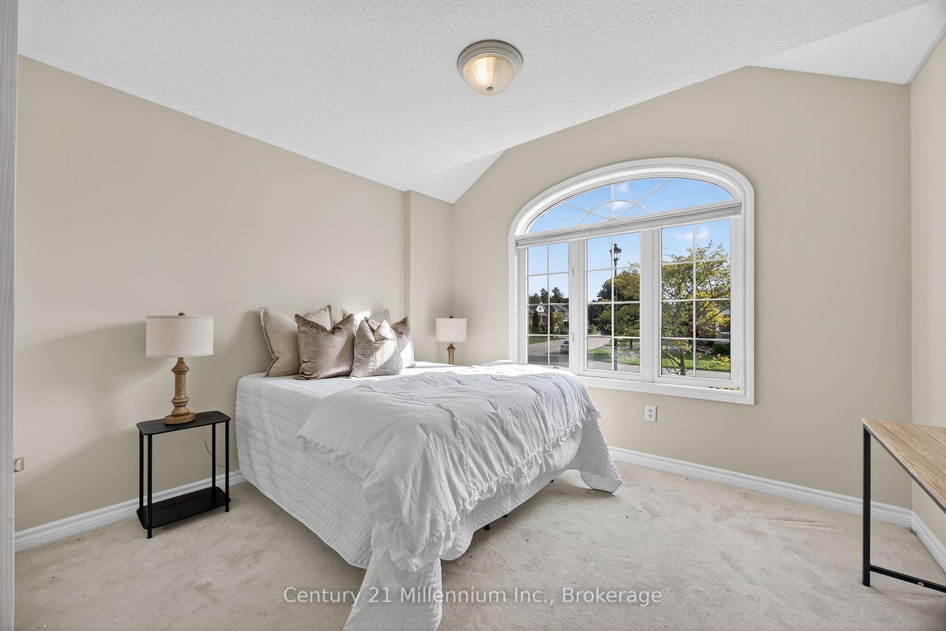 Photo 22 of 45 Red Pine Crescent, Wasaga Beach — HOMEH