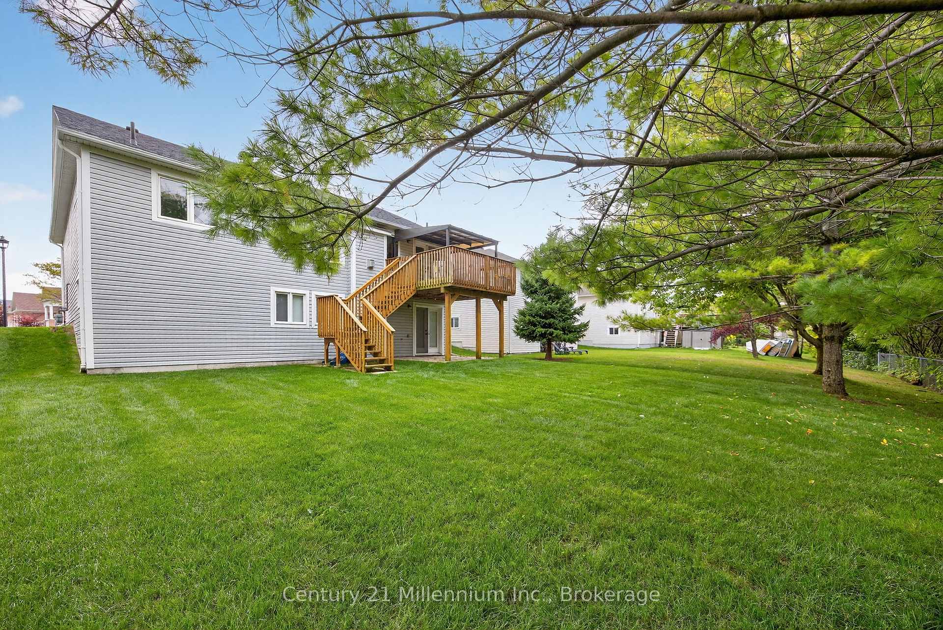 Photo 34 of 45 Red Pine Crescent, Wasaga Beach — HOMEH