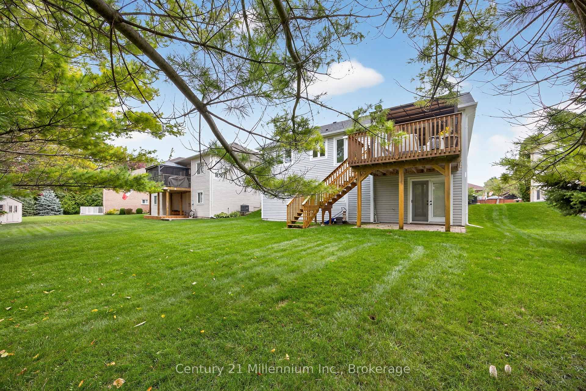 Photo 36 of 45 Red Pine Crescent, Wasaga Beach — HOMEH