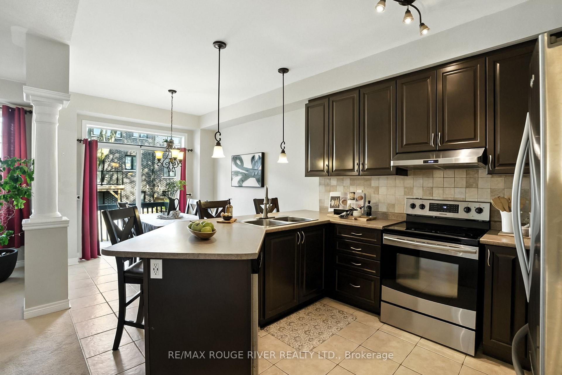 Photo 10 of 47 James Govan Drive, Whitby, Port Whitby — HOMEH