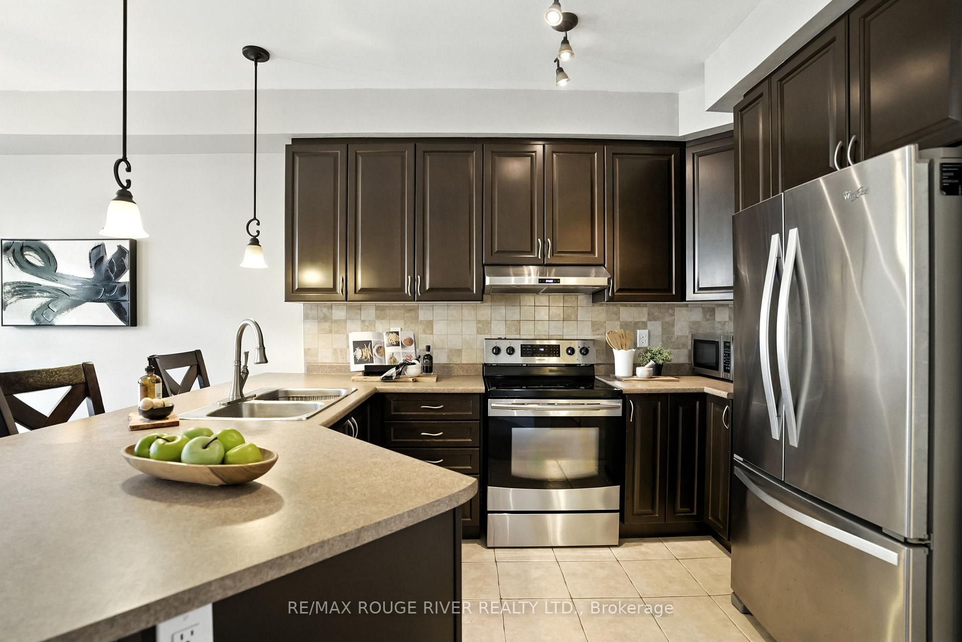 Photo 11 of 47 James Govan Drive, Whitby, Port Whitby — HOMEH
