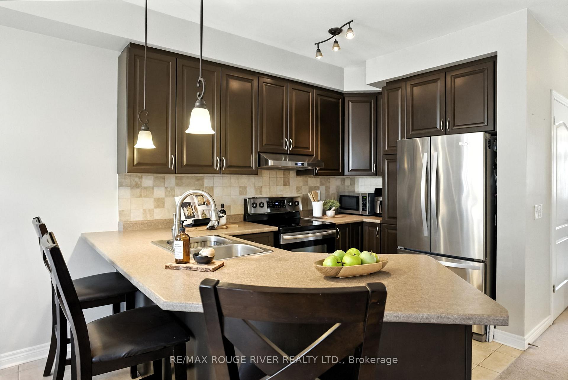 Photo 13 of 47 James Govan Drive, Whitby, Port Whitby — HOMEH