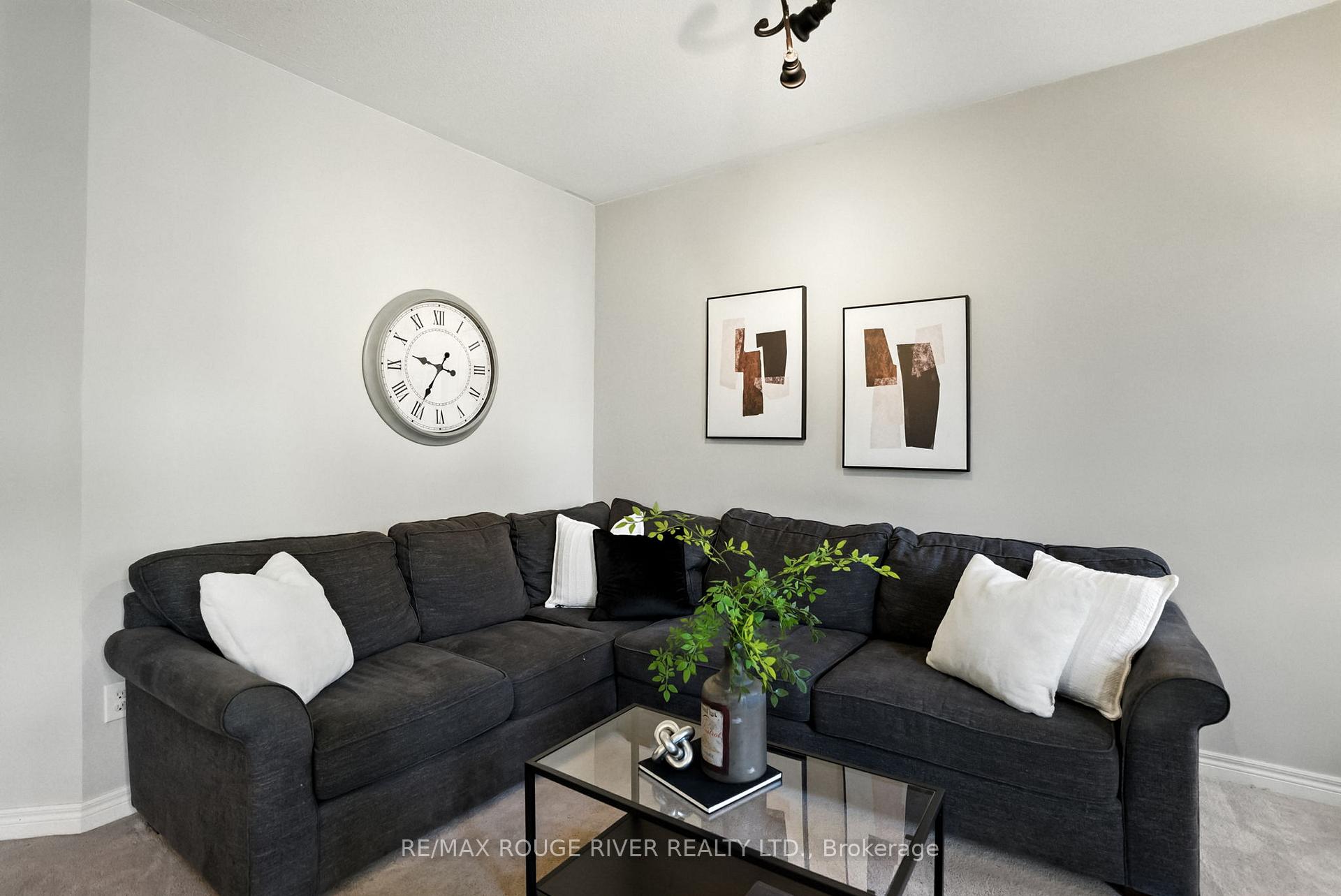 Photo 17 of 47 James Govan Drive, Whitby, Port Whitby — HOMEH