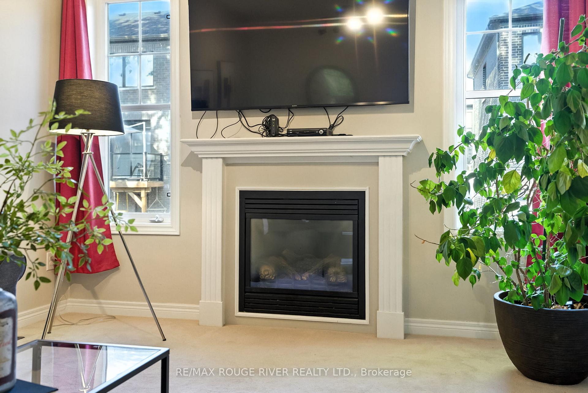 Photo 19 of 47 James Govan Drive, Whitby, Port Whitby — HOMEH