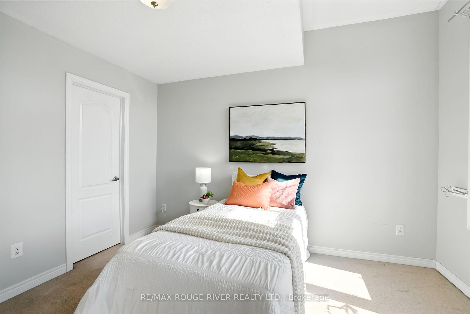 Photo 25 of 47 James Govan Drive, Whitby, Port Whitby — HOMEH