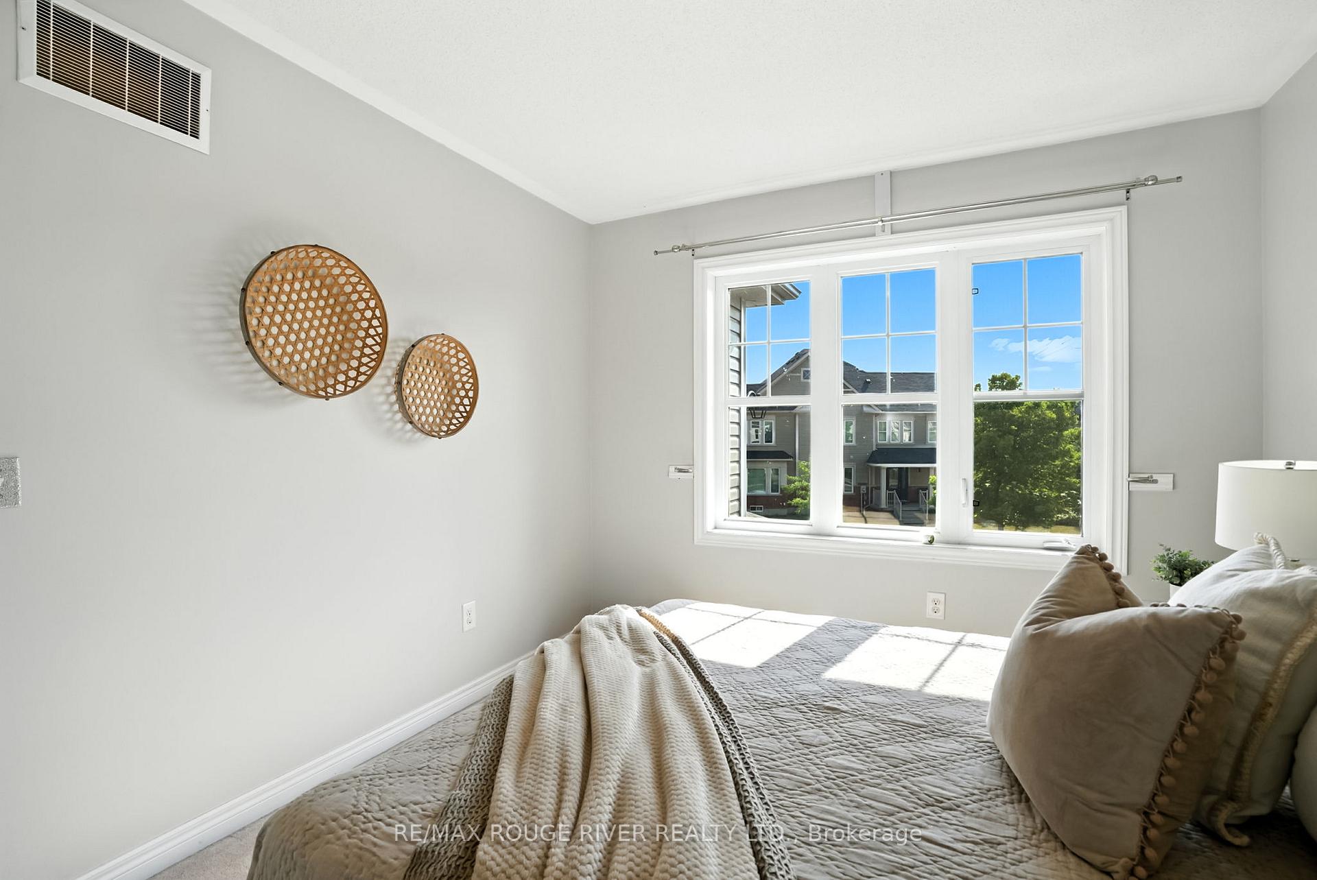 Photo 28 of 47 James Govan Drive, Whitby, Port Whitby — HOMEH