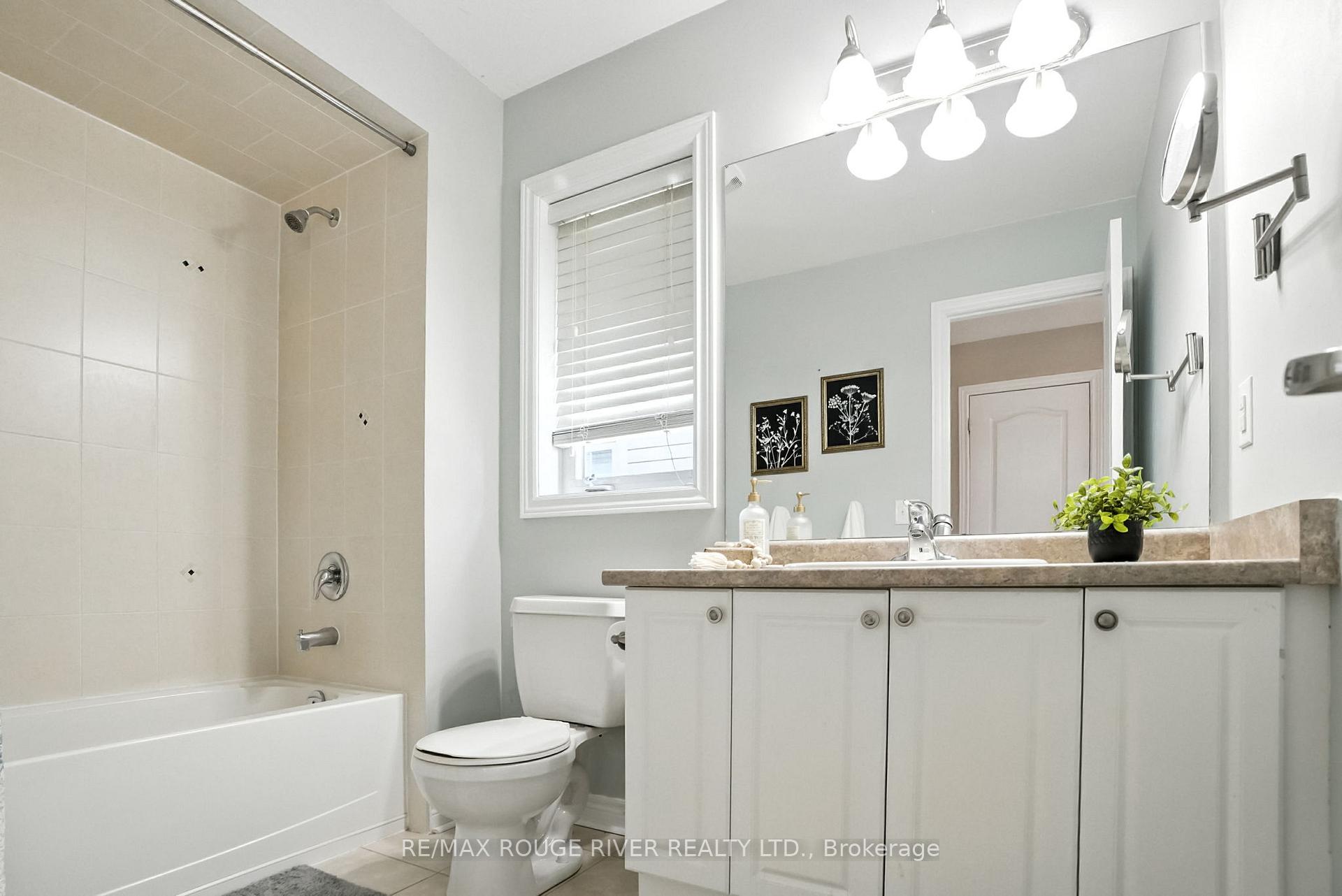 Photo 30 of 47 James Govan Drive, Whitby, Port Whitby — HOMEH
