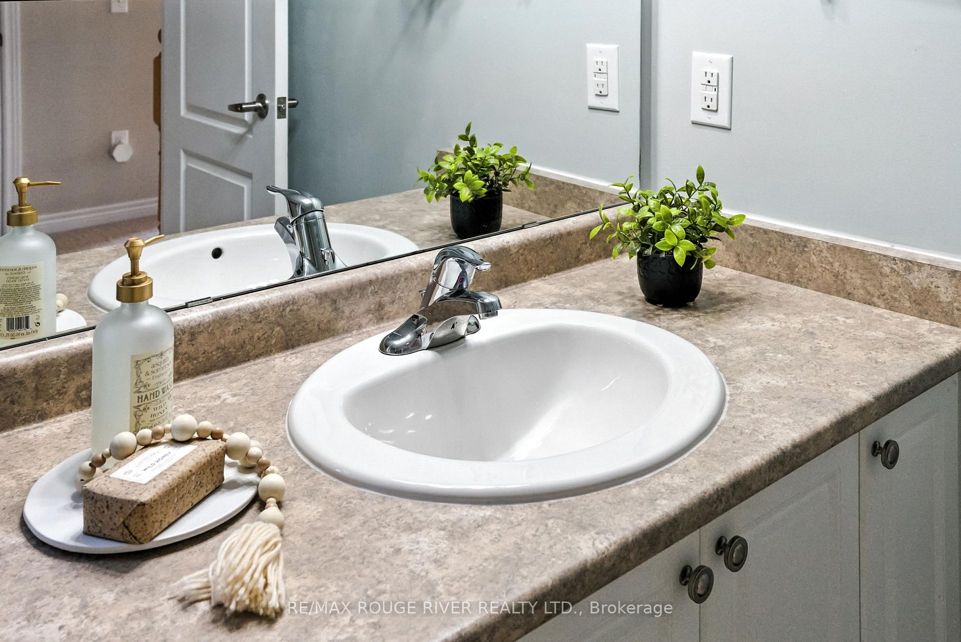 Photo 31 of 47 James Govan Drive, Whitby, Port Whitby — HOMEH
