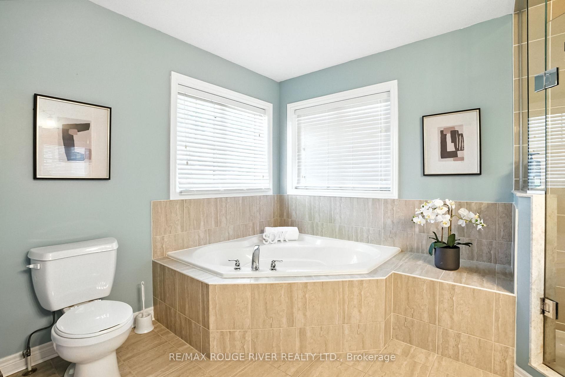 Photo 37 of 47 James Govan Drive, Whitby, Port Whitby — HOMEH