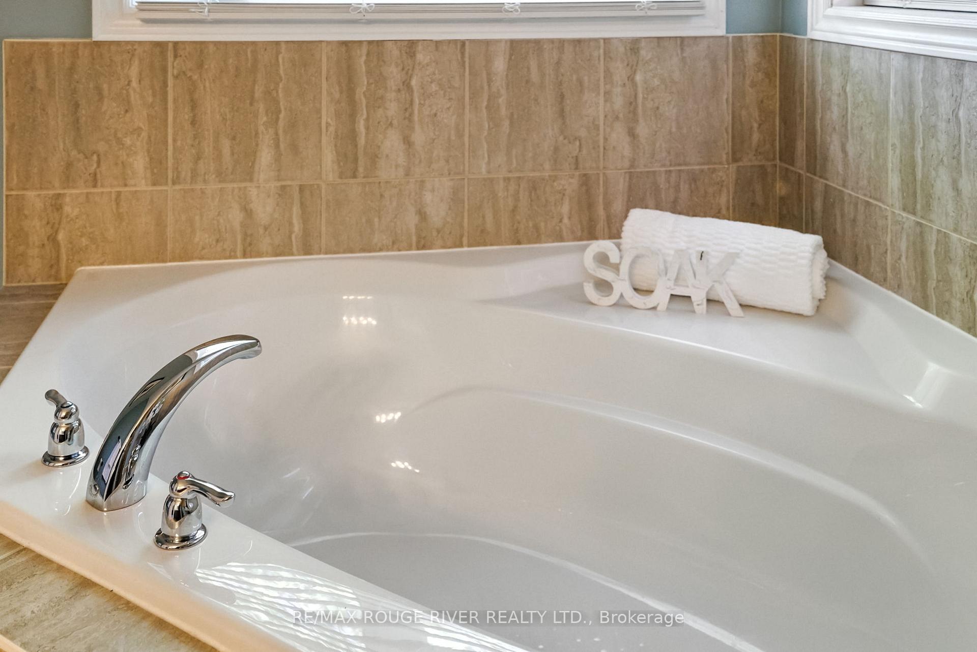 Photo 38 of 47 James Govan Drive, Whitby, Port Whitby — HOMEH