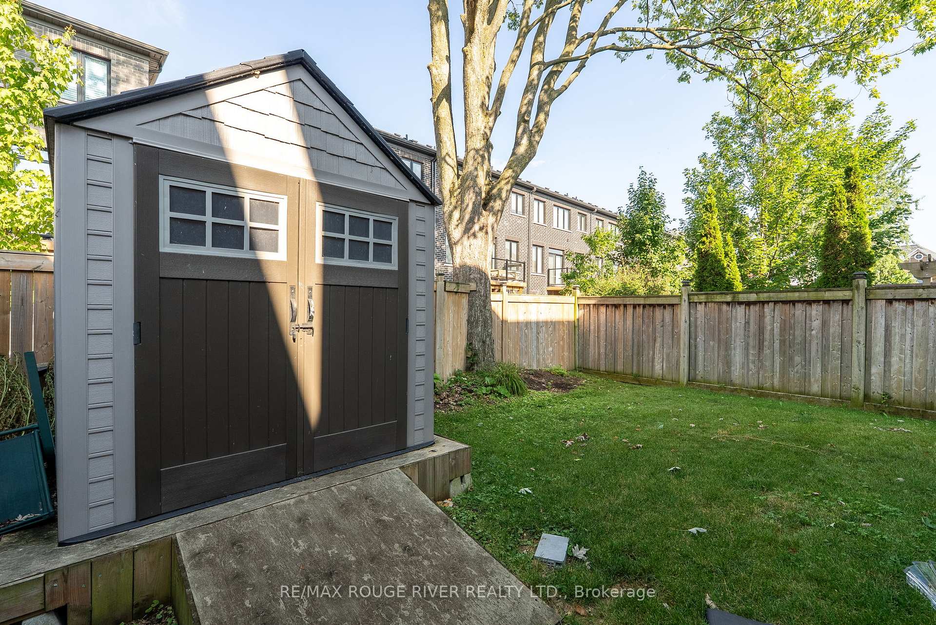 Photo 40 of 47 James Govan Drive, Whitby, Port Whitby — HOMEH