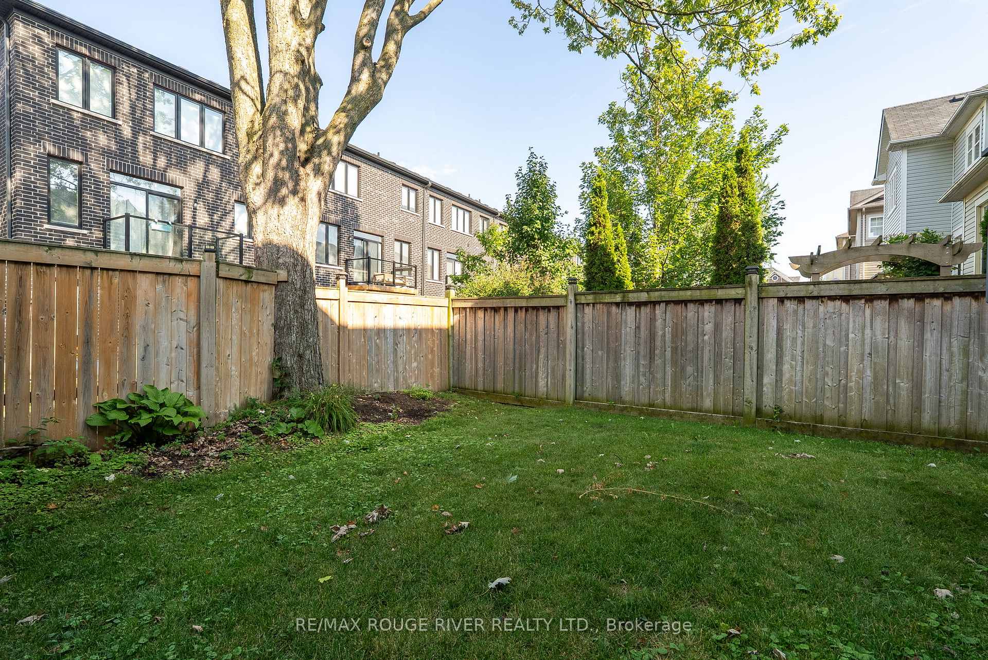 Photo 45 of 47 James Govan Drive, Whitby, Port Whitby — HOMEH