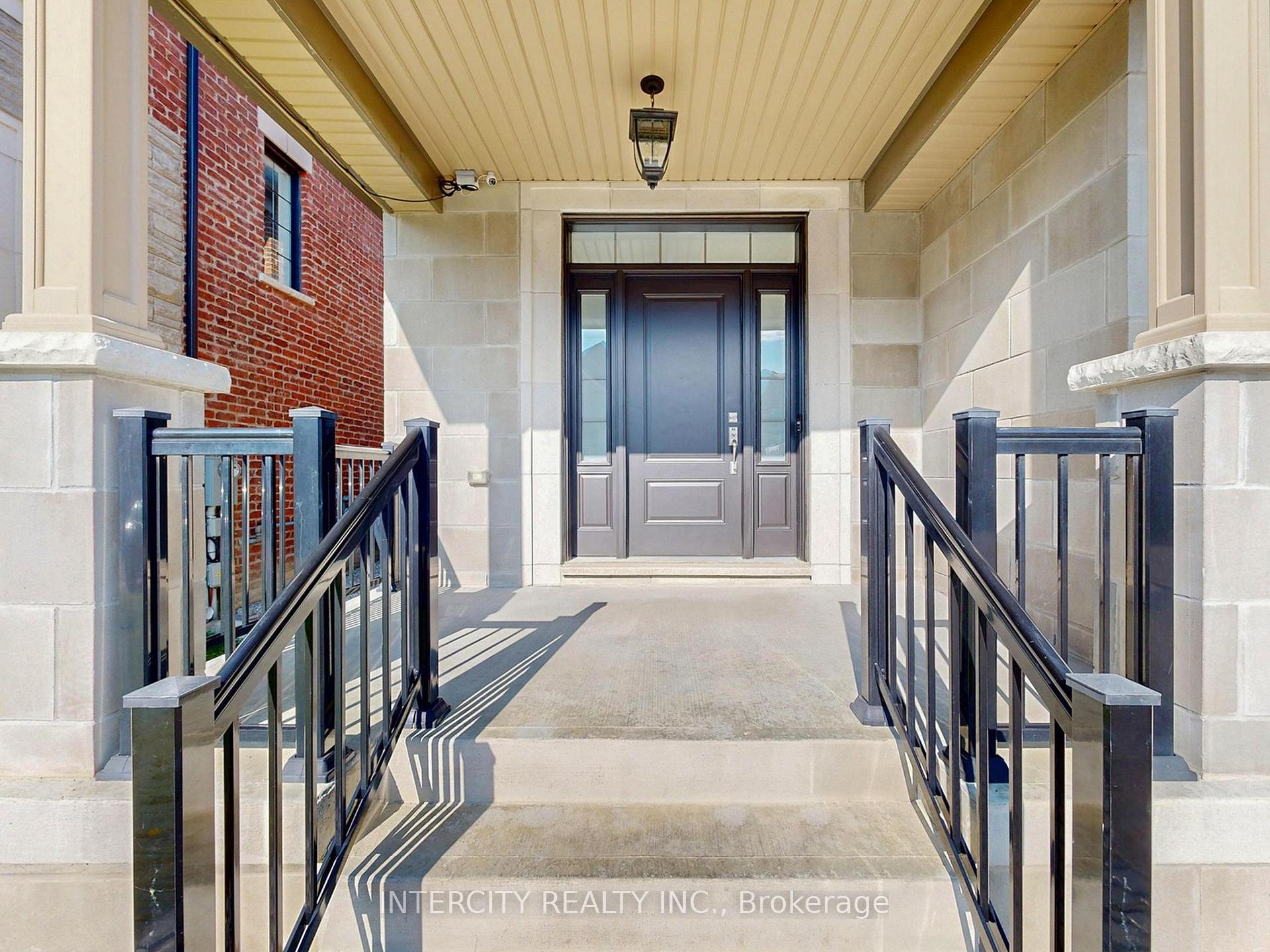 Photo 4 of 68 Klein Mills Road, Vaughan, Kleinburg — HOMEH