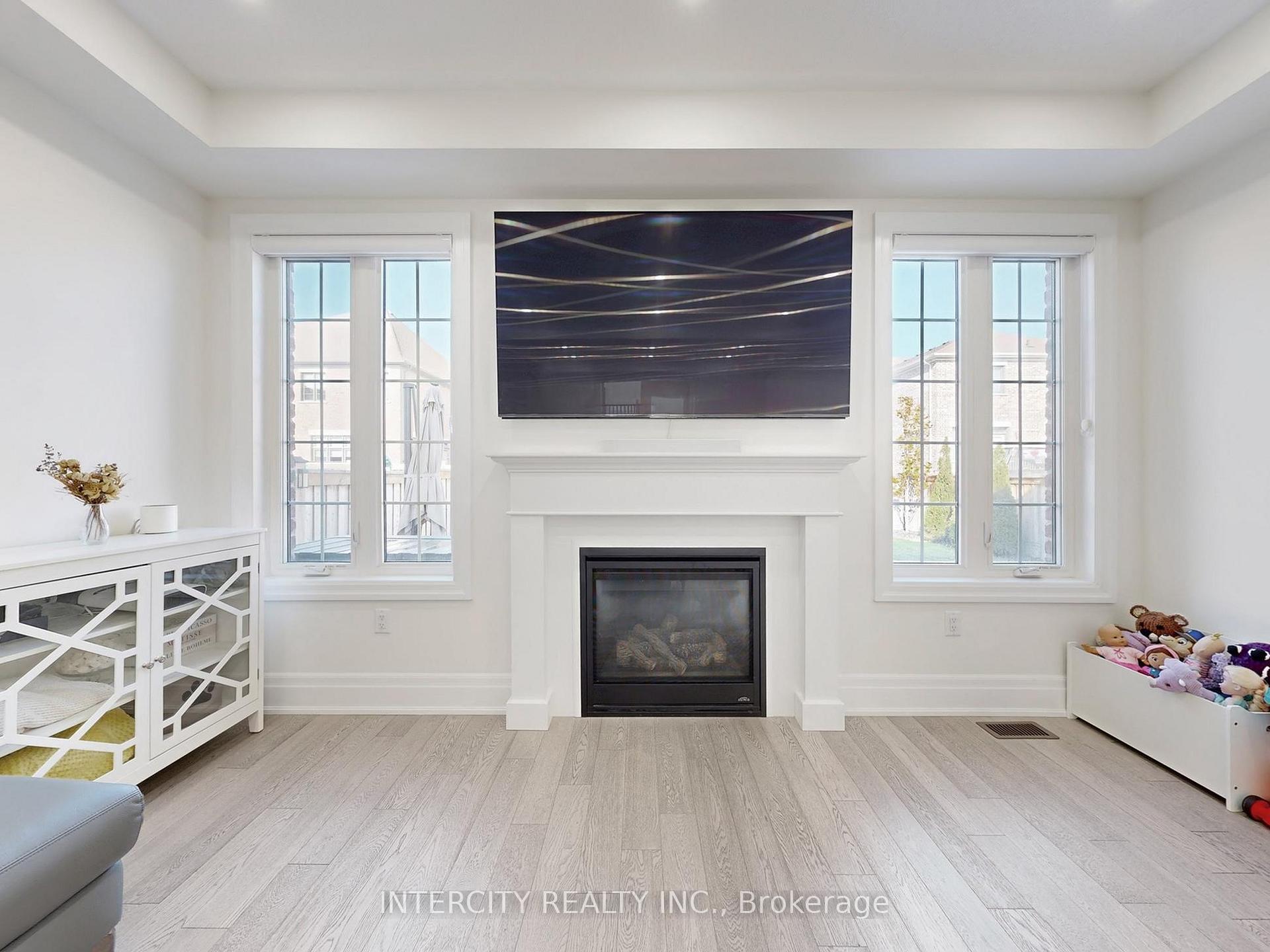 Photo 7 of 68 Klein Mills Road, Vaughan, Kleinburg — HOMEH