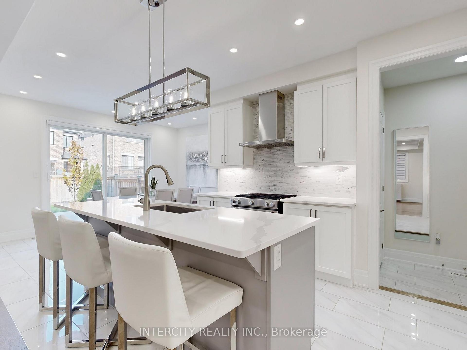 Photo 11 of 68 Klein Mills Road, Vaughan, Kleinburg — HOMEH