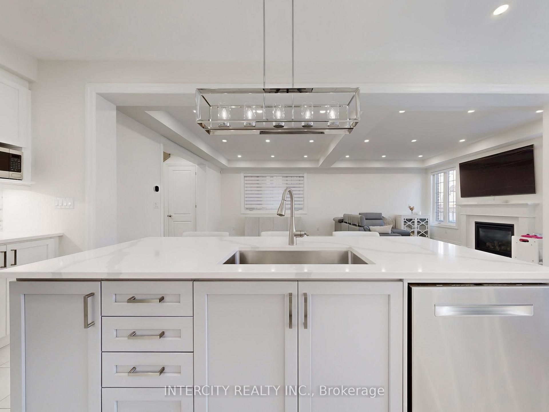 Photo 14 of 68 Klein Mills Road, Vaughan, Kleinburg — HOMEH