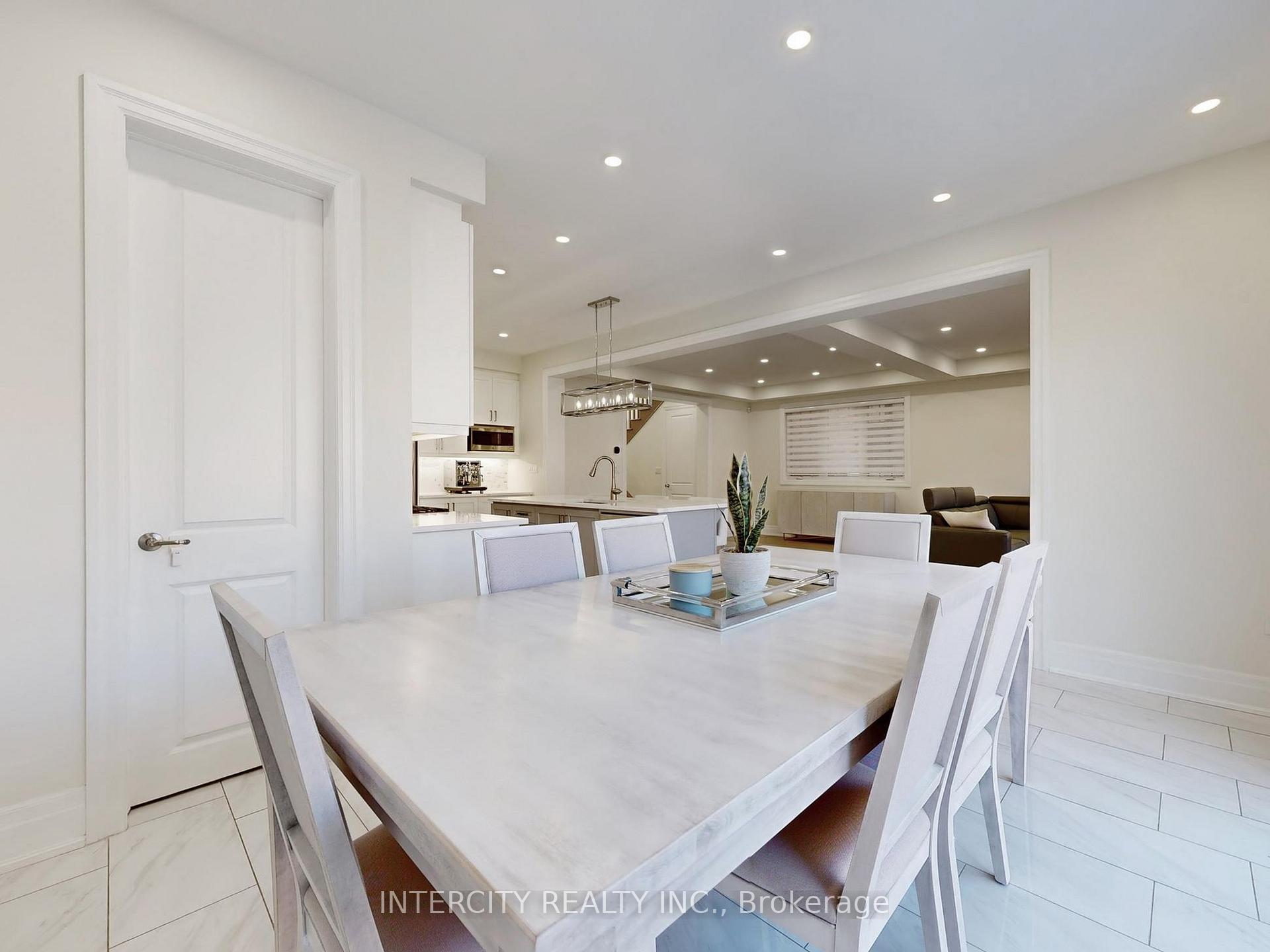 Photo 20 of 68 Klein Mills Road, Vaughan, Kleinburg — HOMEH