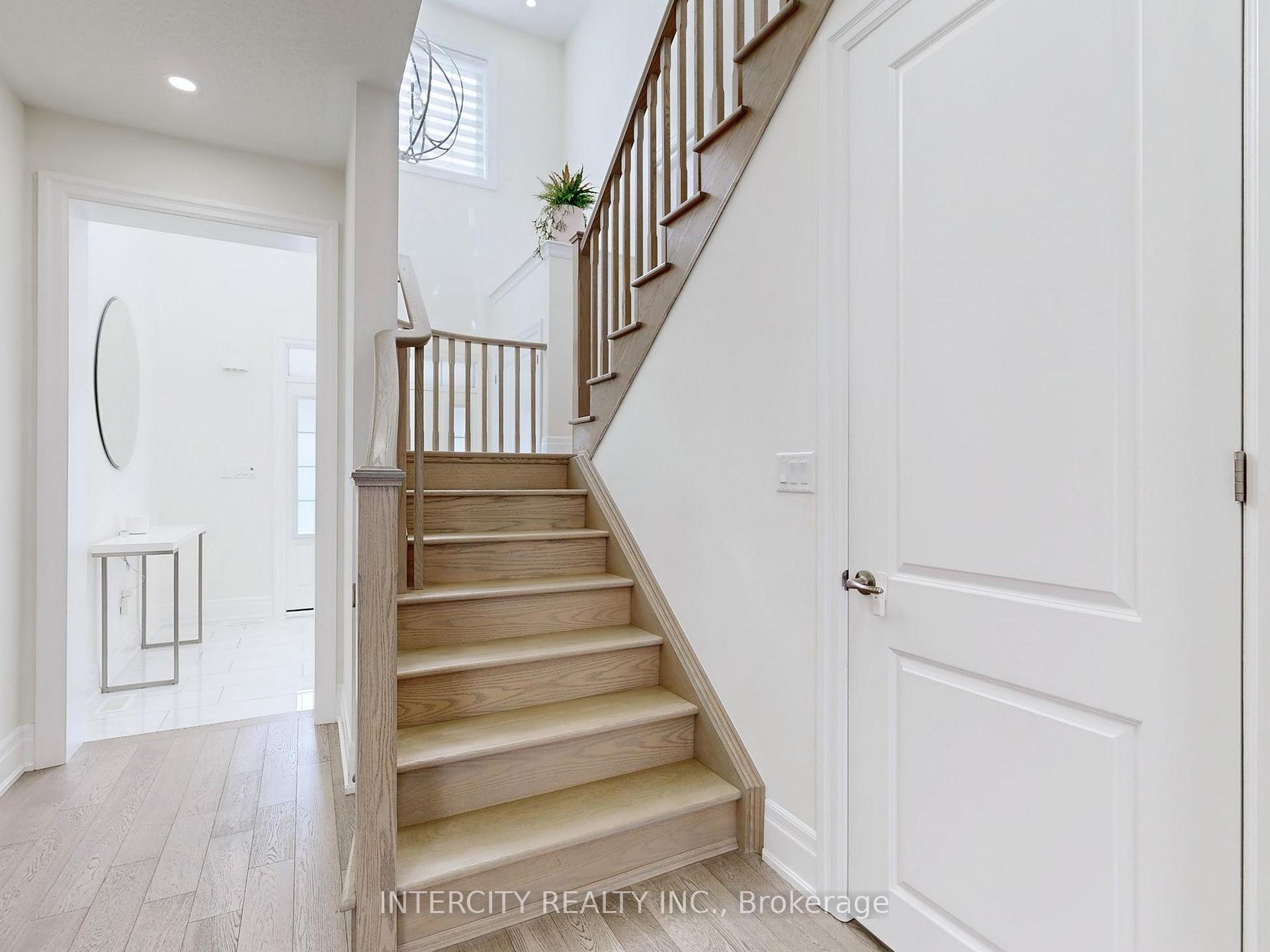 Photo 21 of 68 Klein Mills Road, Vaughan, Kleinburg — HOMEH