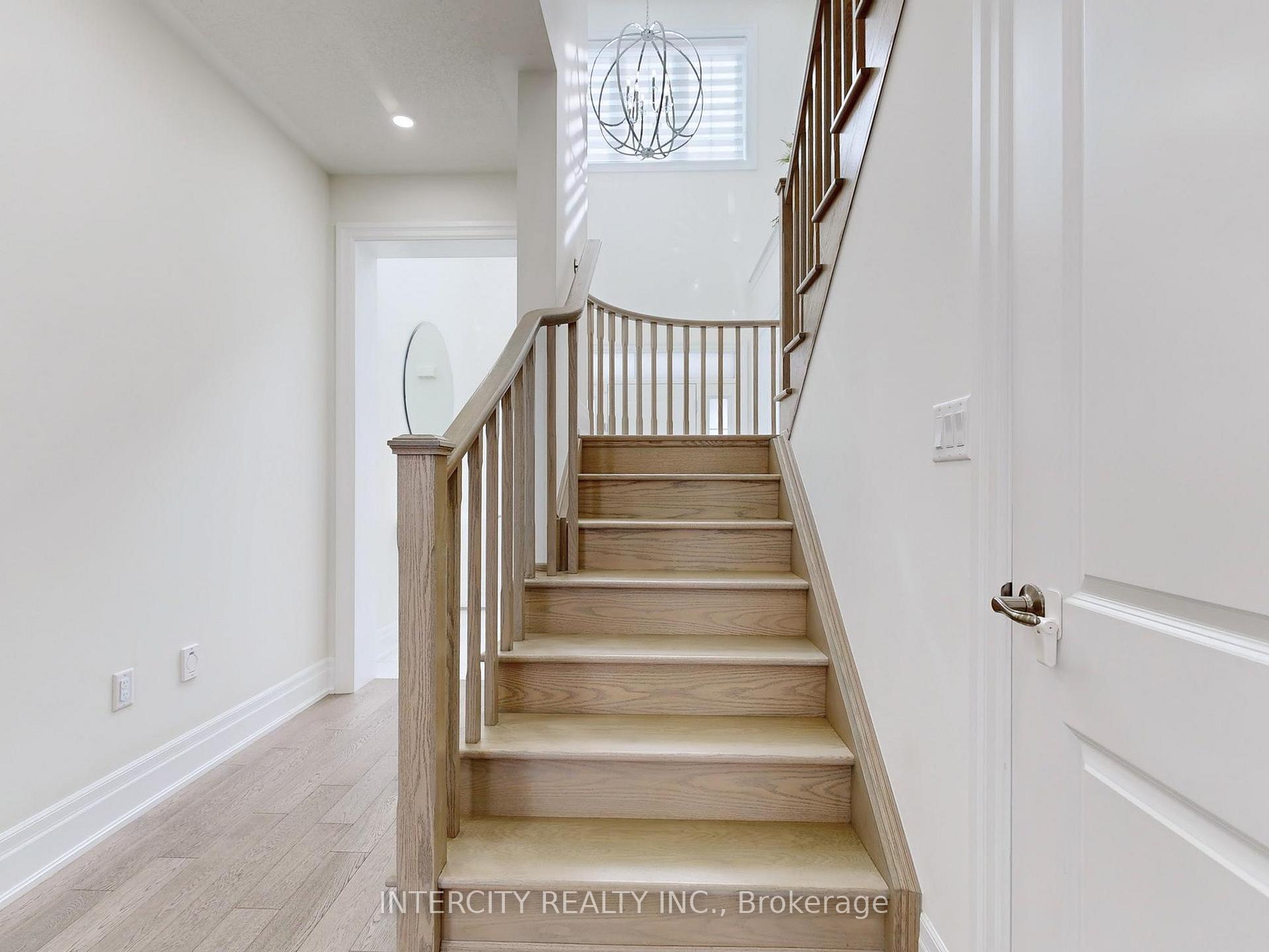 Photo 22 of 68 Klein Mills Road, Vaughan, Kleinburg — HOMEH