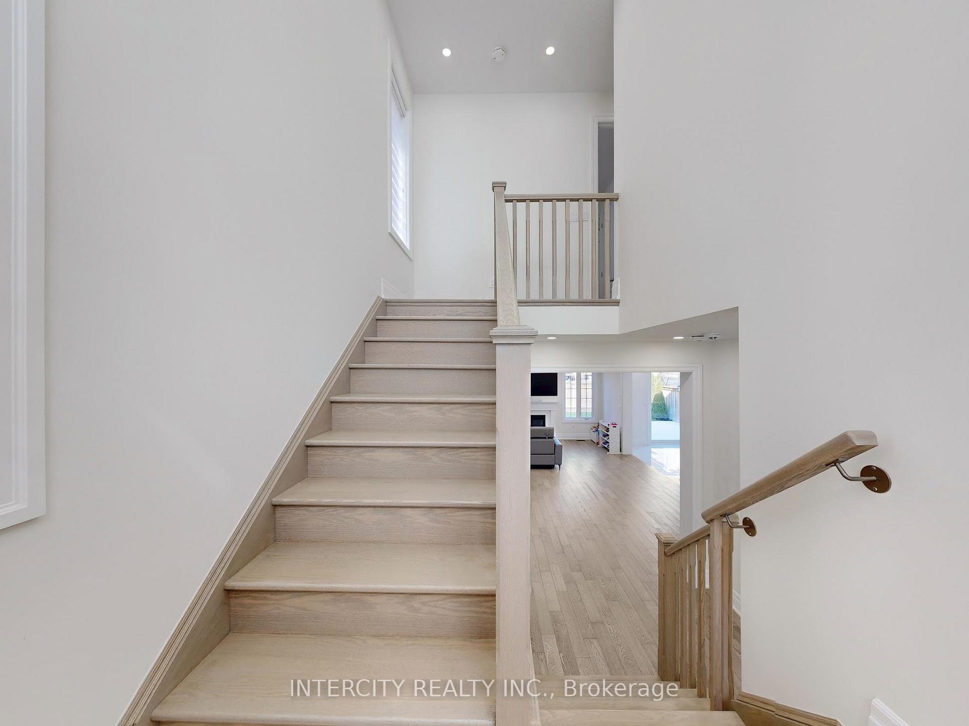 Photo 23 of 68 Klein Mills Road, Vaughan, Kleinburg — HOMEH