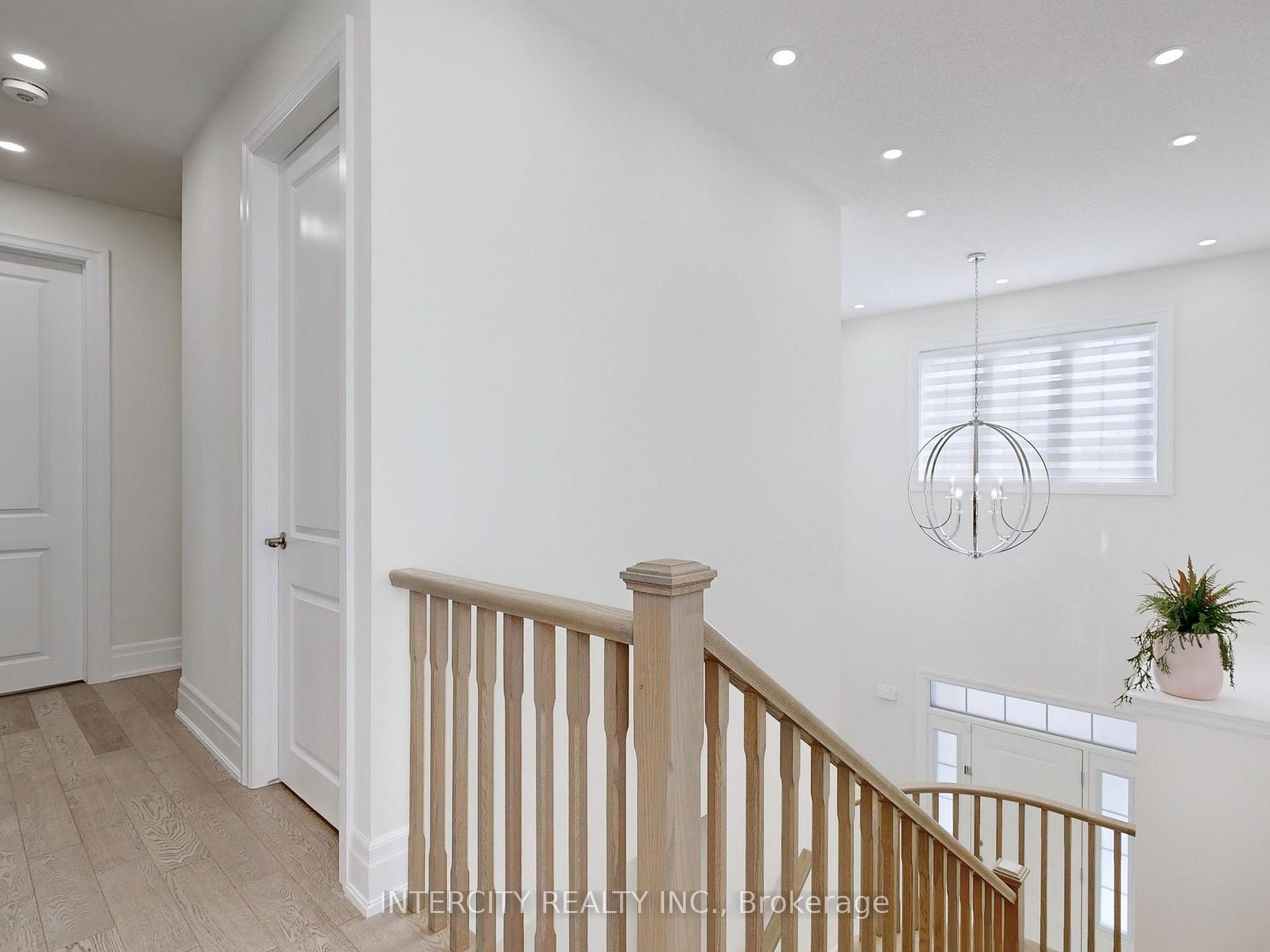 Photo 24 of 68 Klein Mills Road, Vaughan, Kleinburg — HOMEH