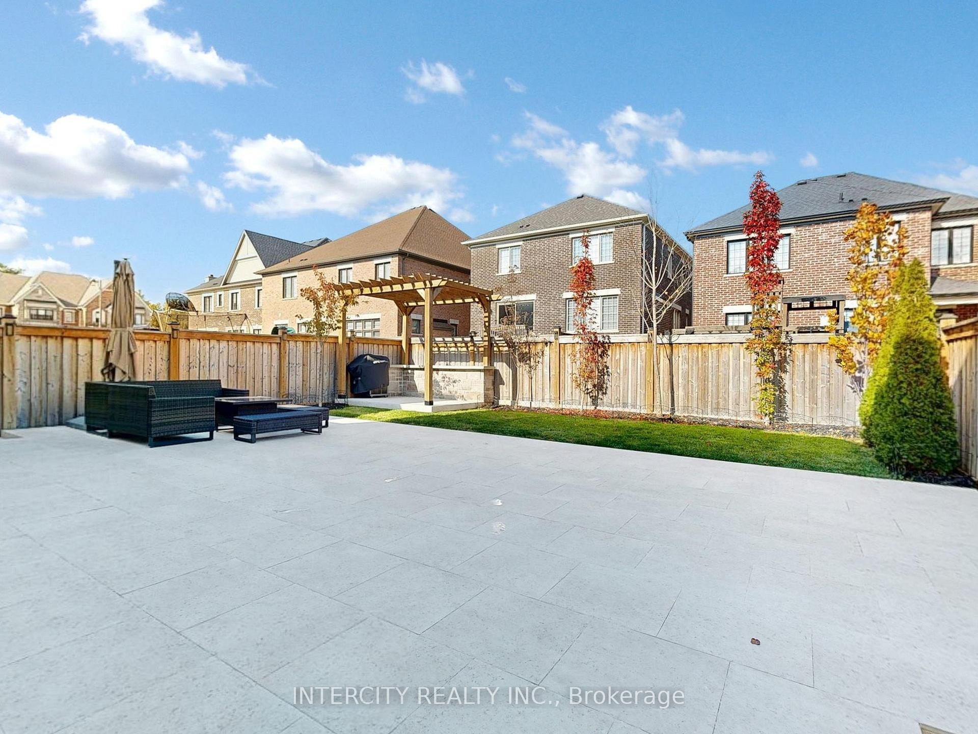 Photo 49 of 68 Klein Mills Road, Vaughan, Kleinburg — HOMEH