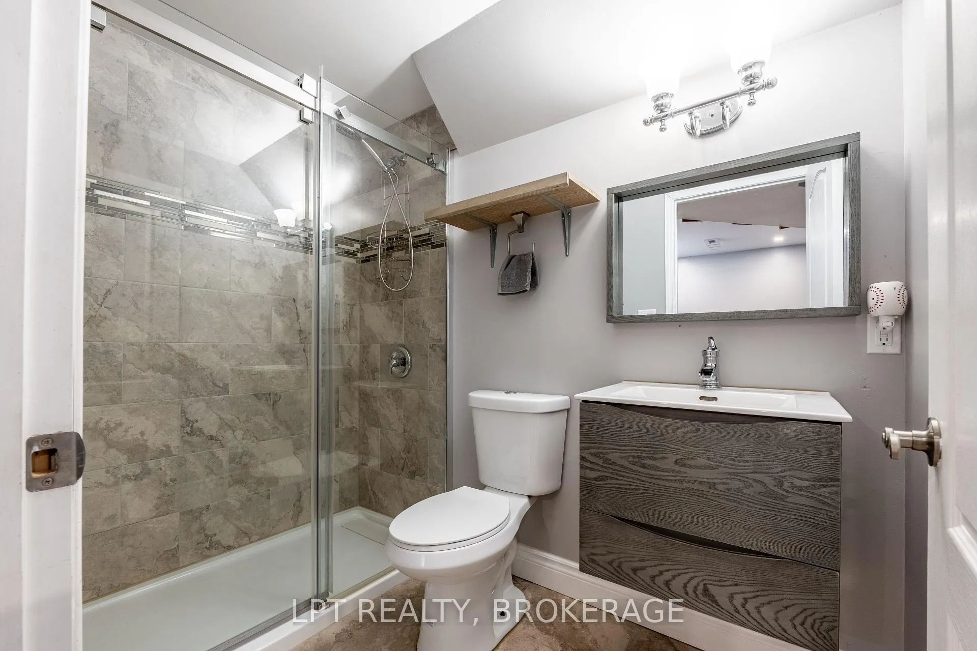Photo 99 of 487 Mccallum Street, Kingston, Kingston East (Incl Barret Crt) — HOMEH