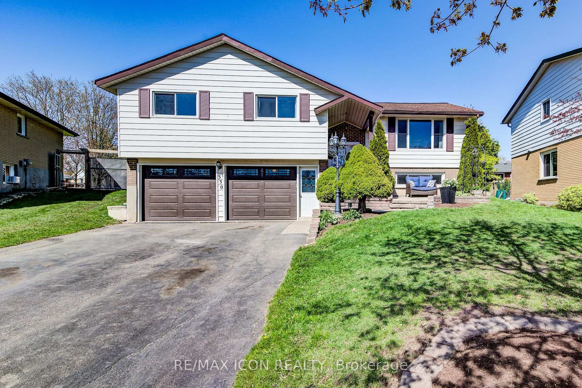 Front of 330 Daleview Place