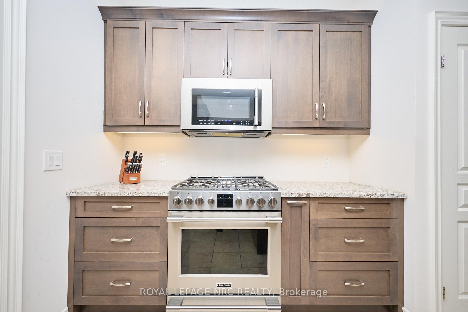 Photo 24 of 86 Silverwood Avenue, Welland, Coyle Creek — HOMEH