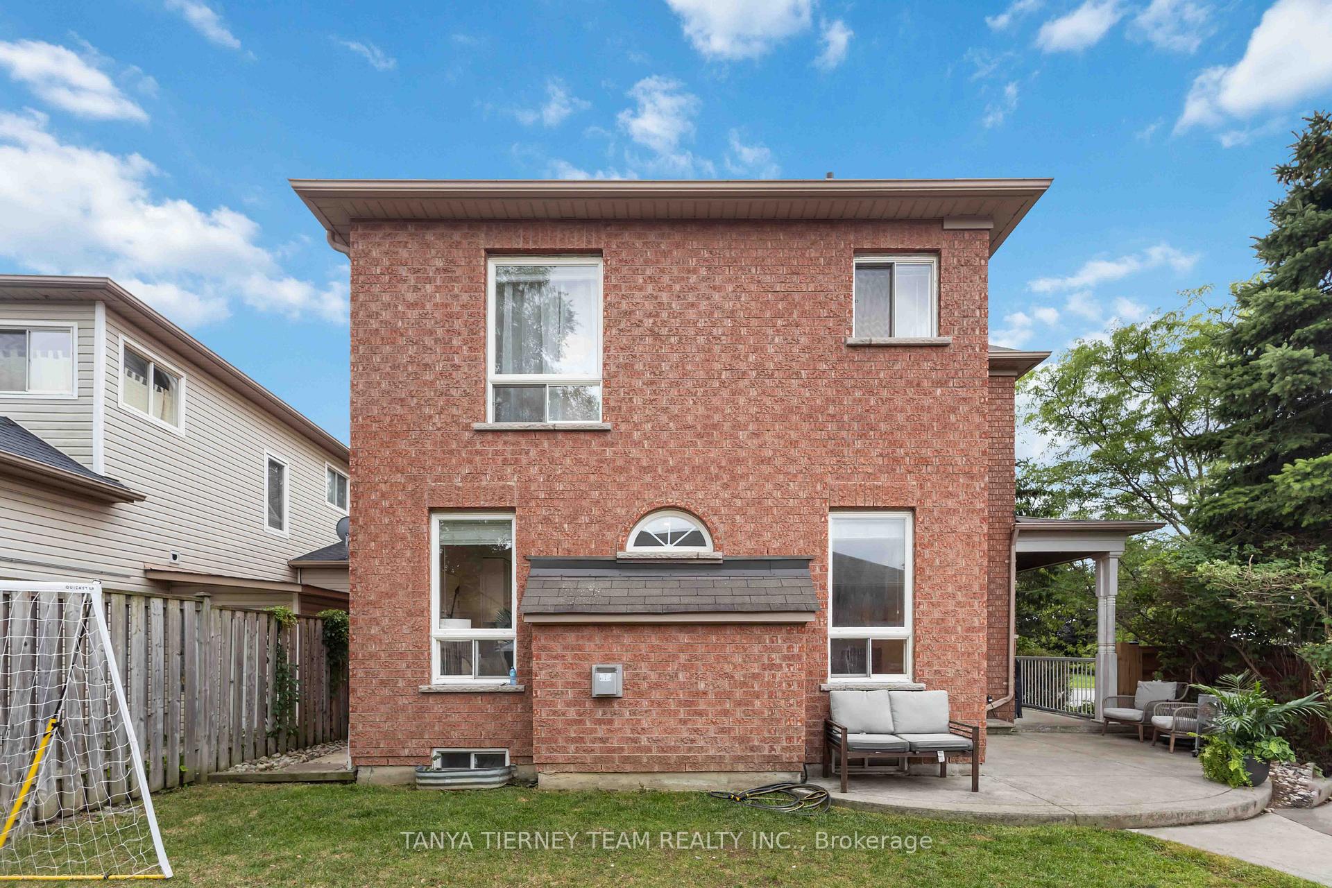 Photo 3 of 14 Amanda Avenue, Whitby, Brooklin — HOMEH