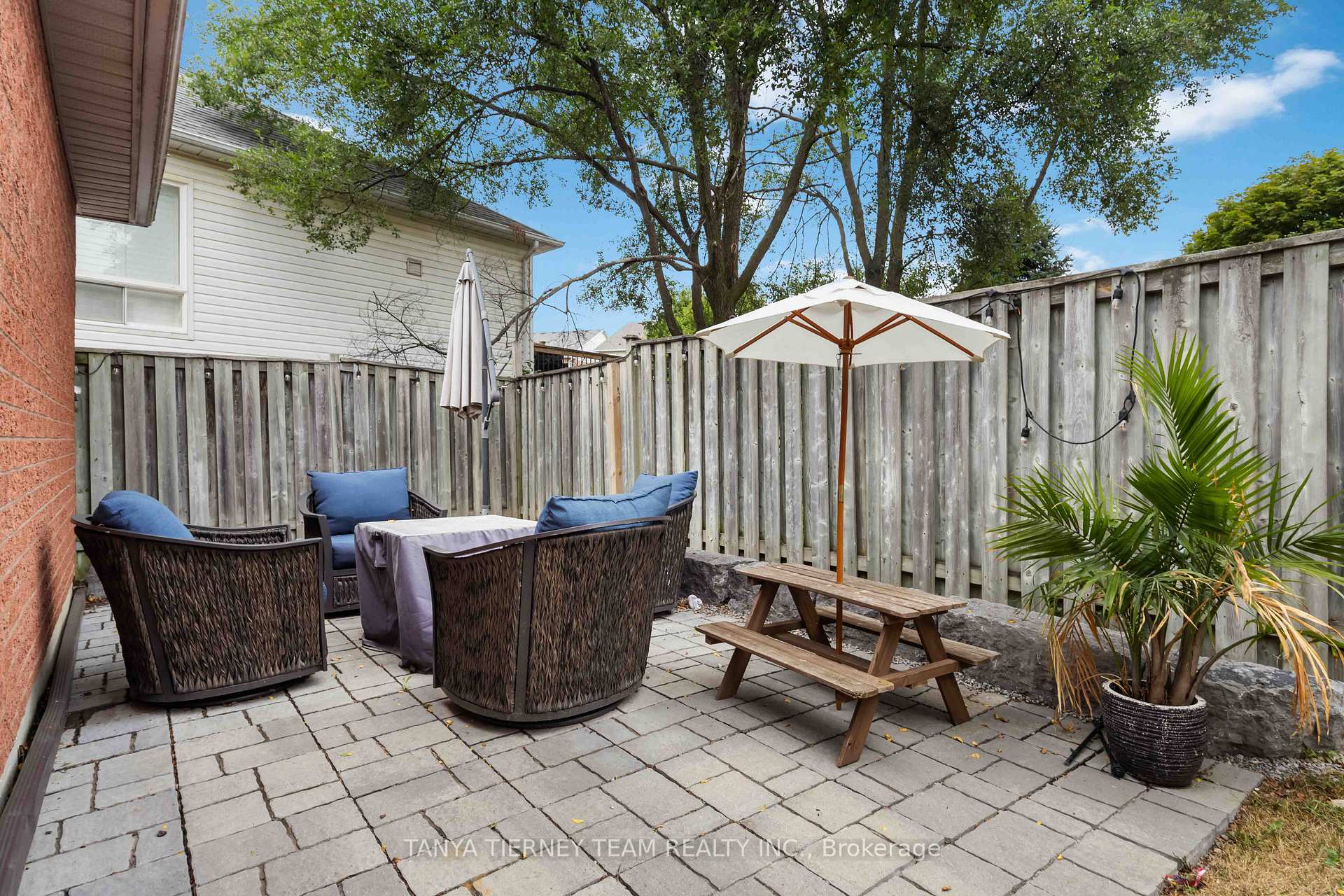 Photo 7 of 14 Amanda Avenue, Whitby, Brooklin — HOMEH