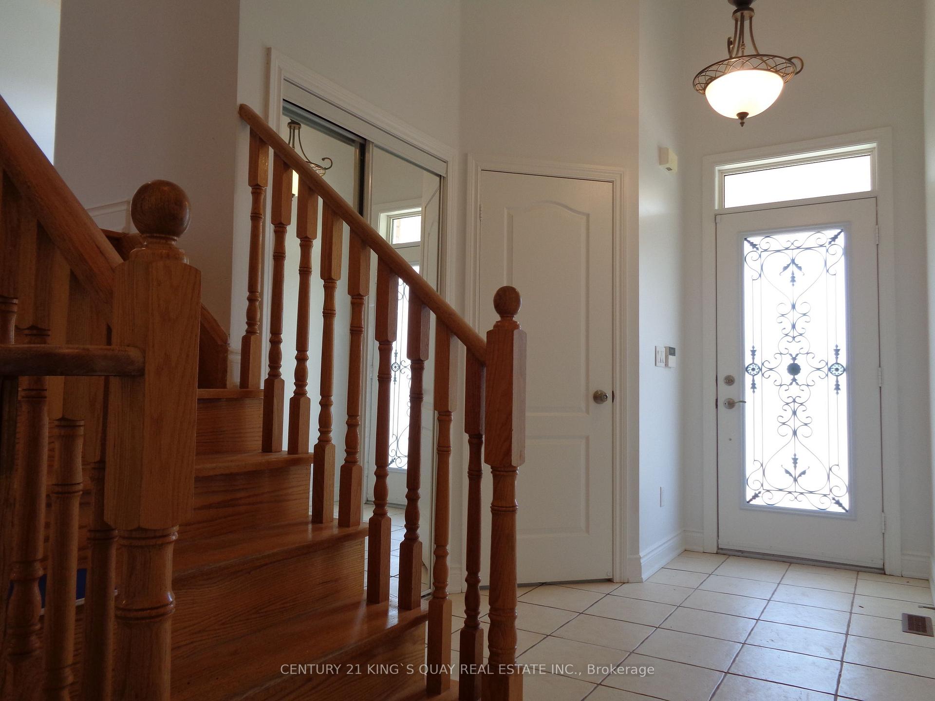 Photo 3 of 32 Mintwood Road, Vaughan, Patterson — HOMEH