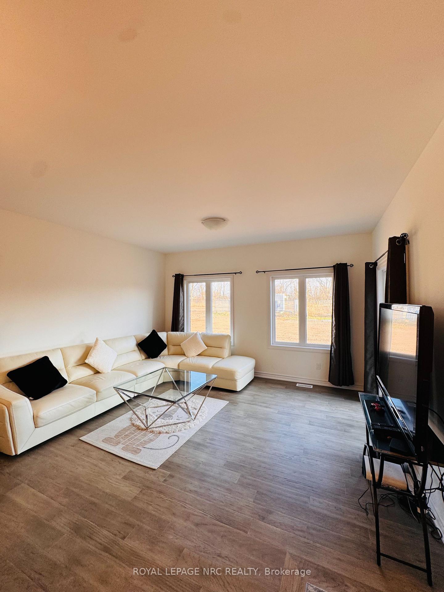 Photo 9 of 105 Laugher Avenue, Welland, Lincoln/Crowland — HOMEH