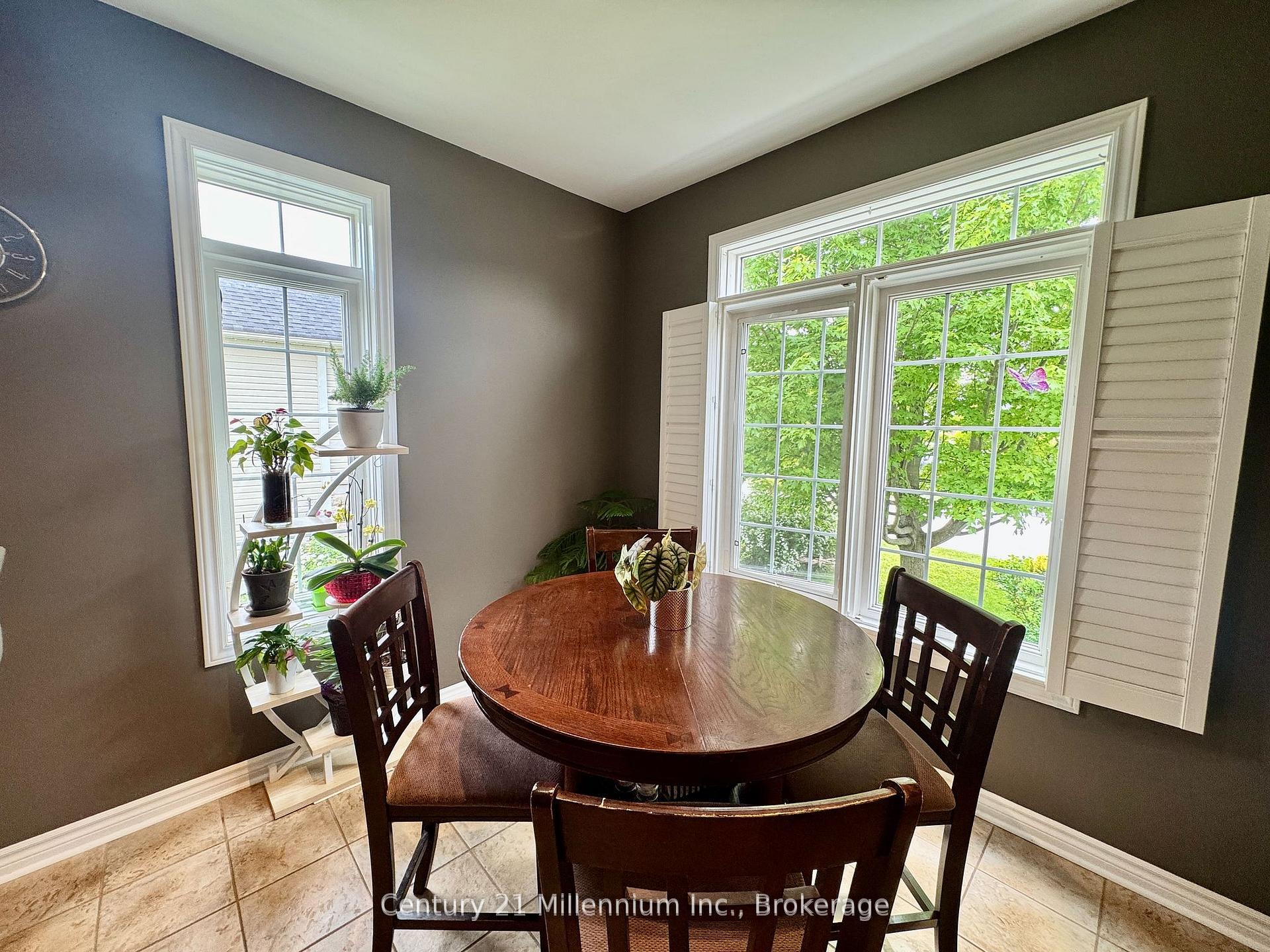 Photo 6 of 7 Sparrow Lane, Wasaga Beach — HOMEH