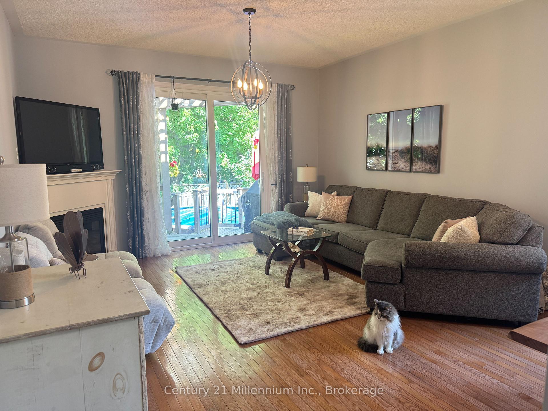 Photo 10 of 7 Sparrow Lane, Wasaga Beach — HOMEH