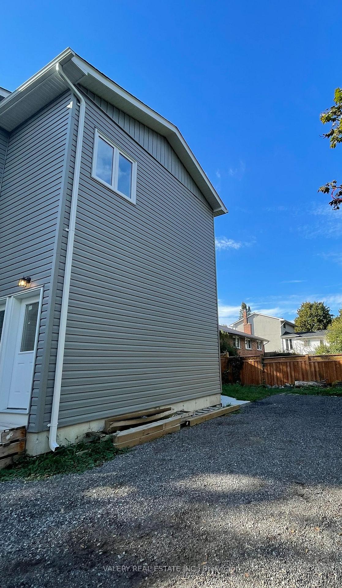 Photo 4 of Unit LOWER, 1119 King Street, Whitby, Downtown Whitby — HOMEH