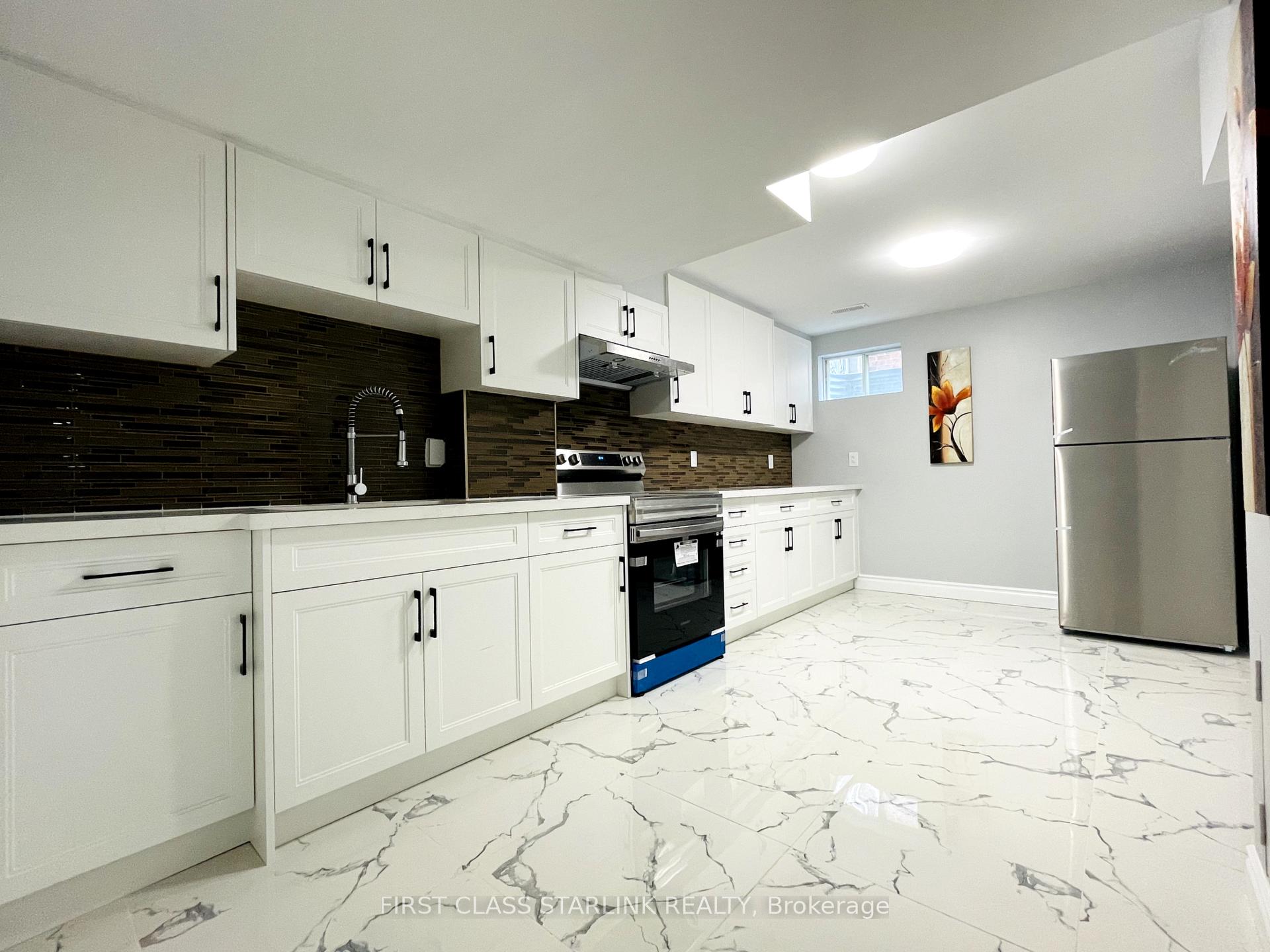 Photo 2 of Unit Lower, 147 Adrianno Crescent, Vaughan, East Woodbridge — HOMEH