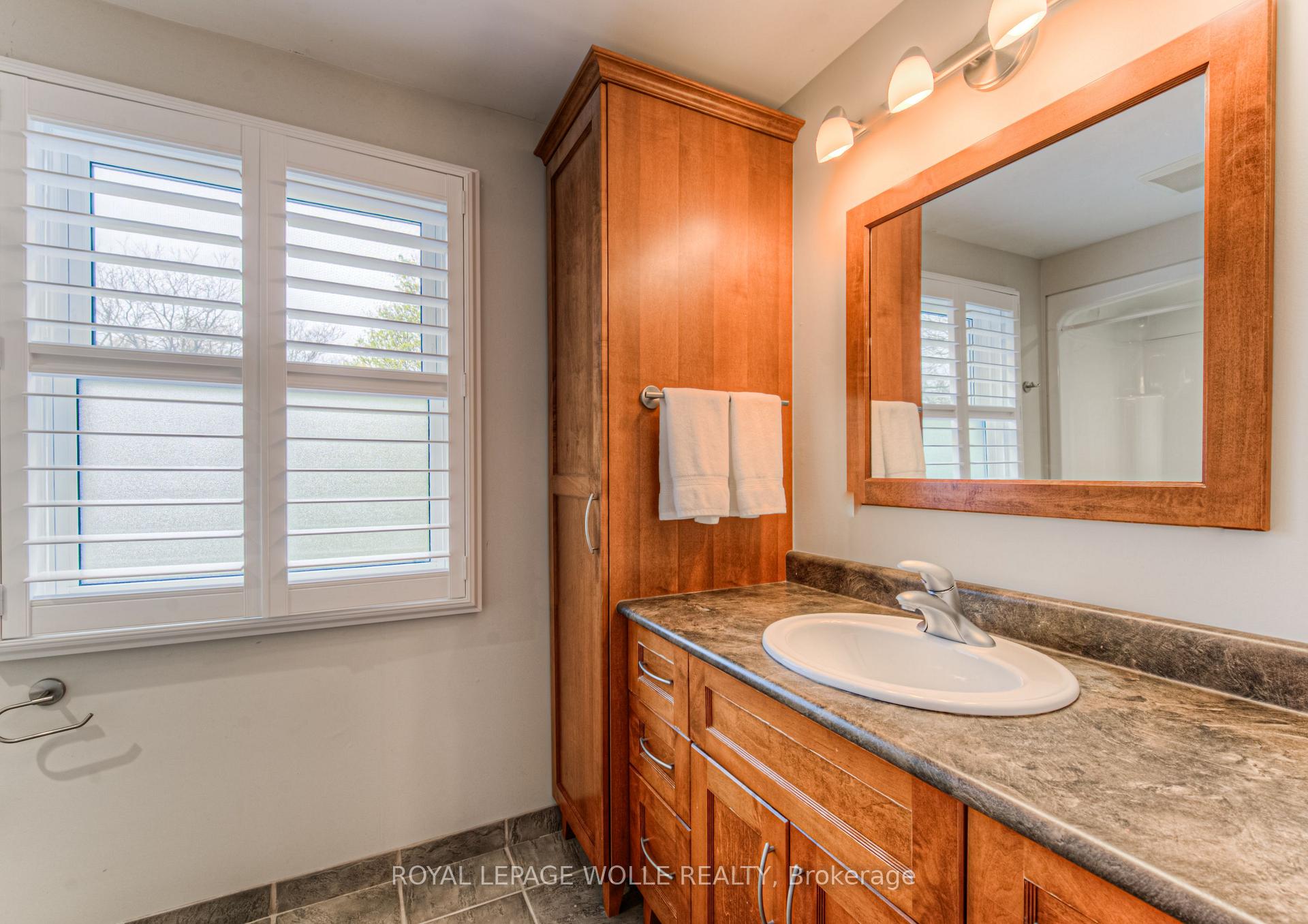 Photo 26 of 271 Beechlawn Drive, Waterloo — HOMEH