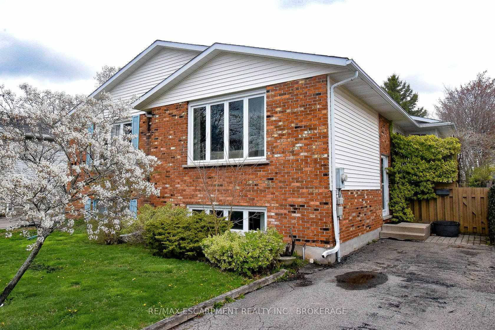 Front of Unit Main, 87 Chapel Hill Crescent