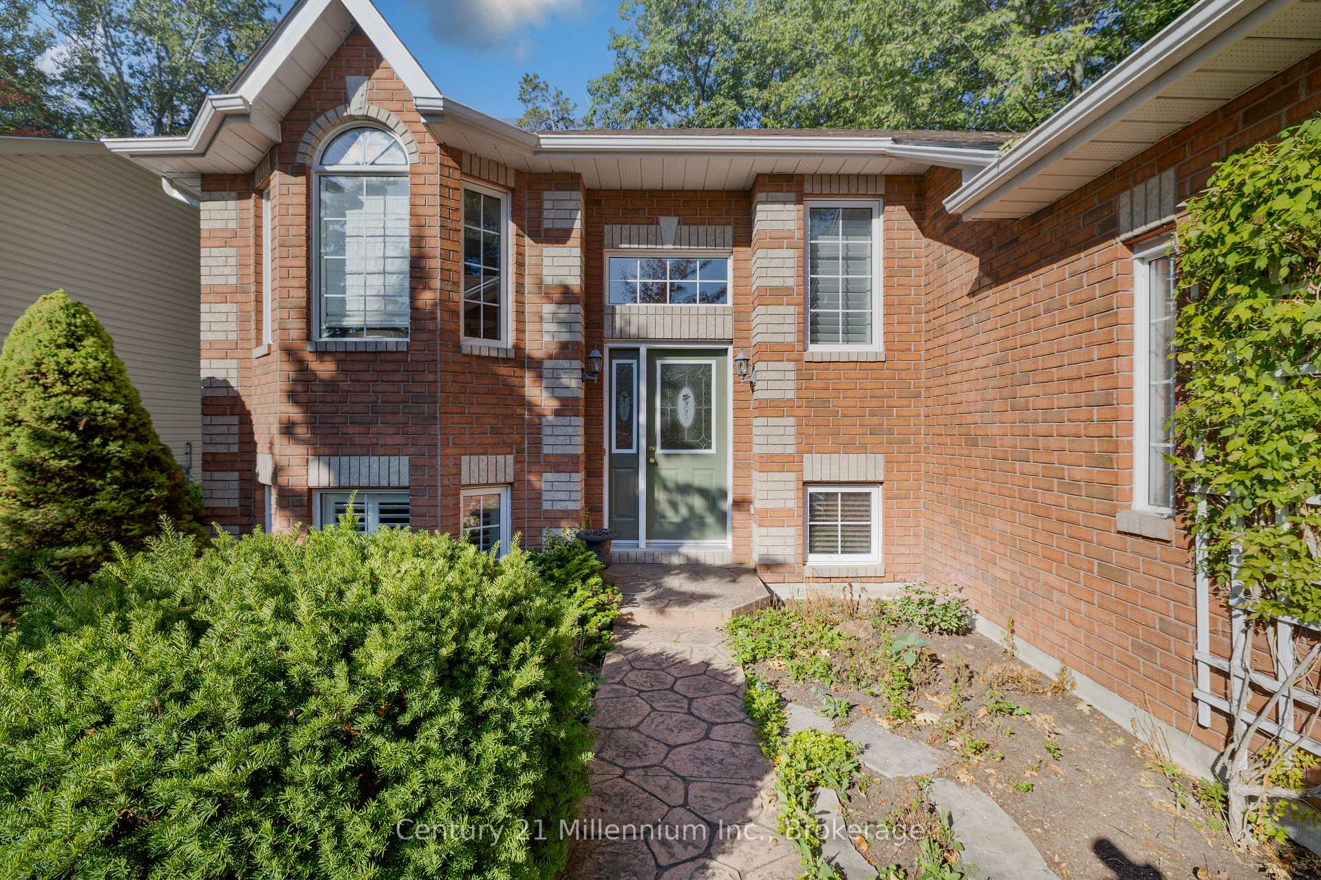 Photo 2 of 30 Smallman Drive, Wasaga Beach — HOMEH