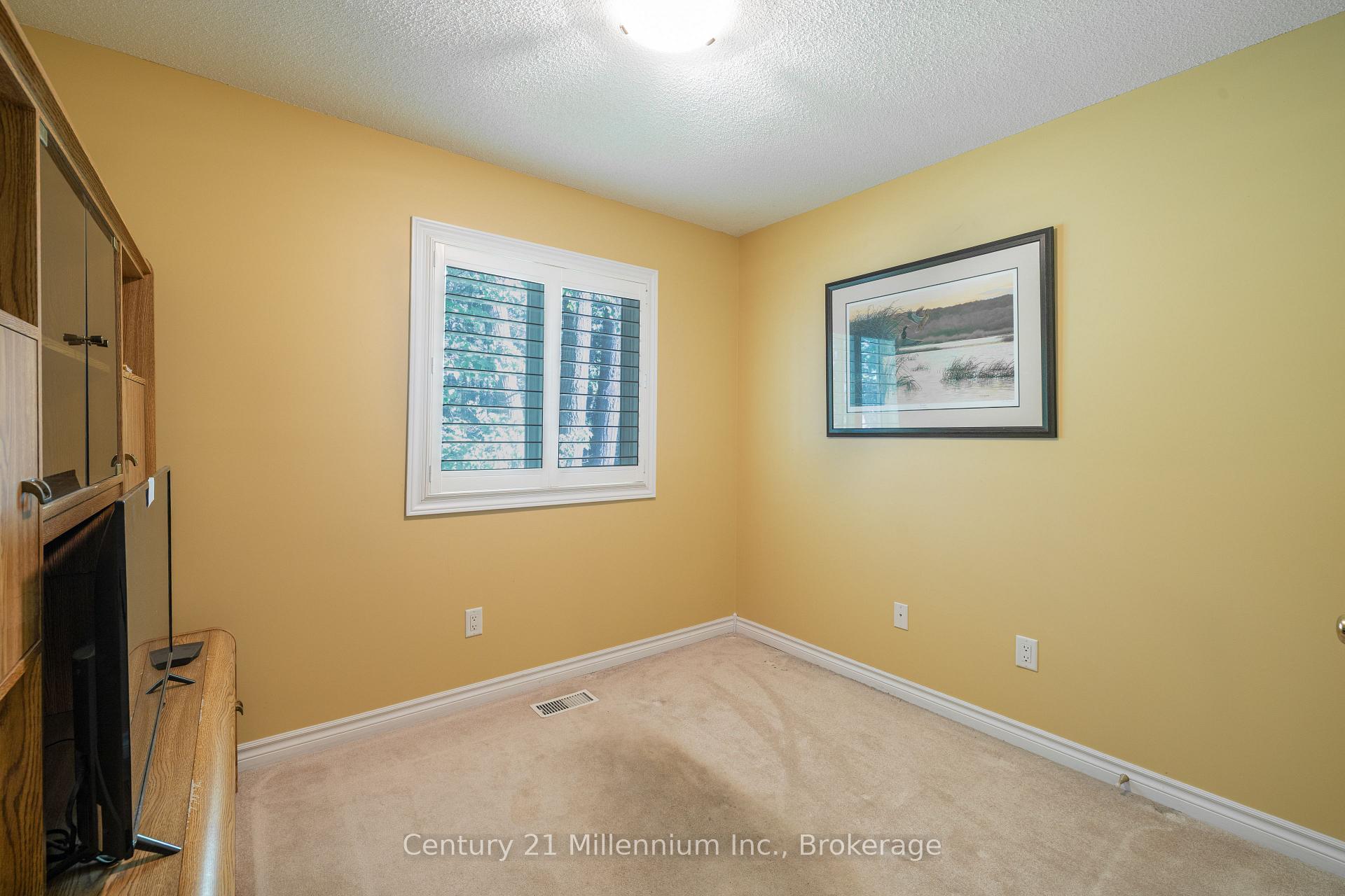 Photo 11 of 30 Smallman Drive, Wasaga Beach — HOMEH