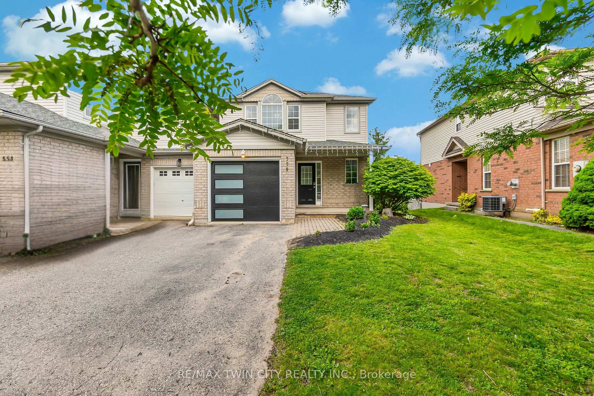 Photo 2 of 556 Dansbury Drive, Waterloo — HOMEH