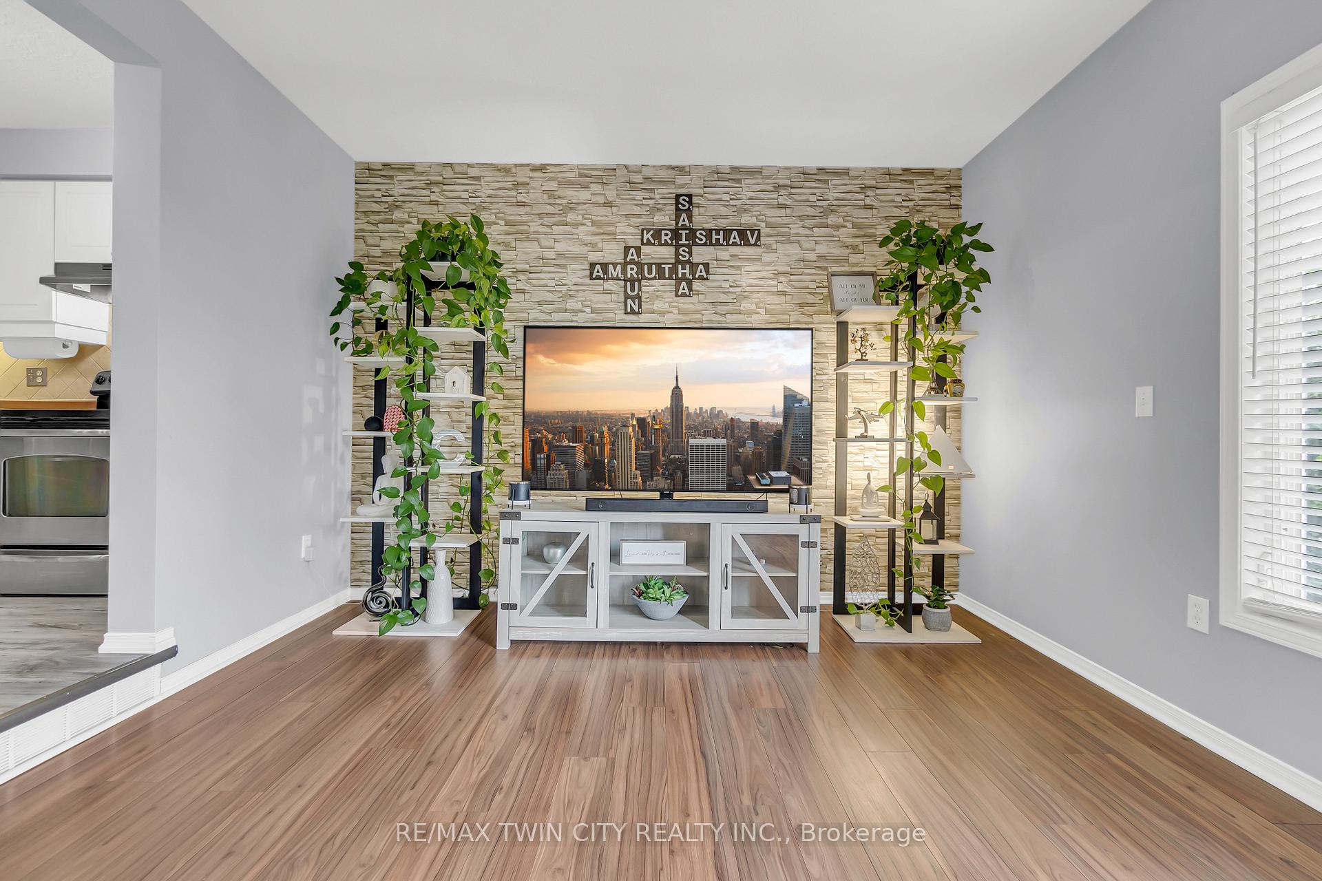 Photo 3 of 556 Dansbury Drive, Waterloo — HOMEH