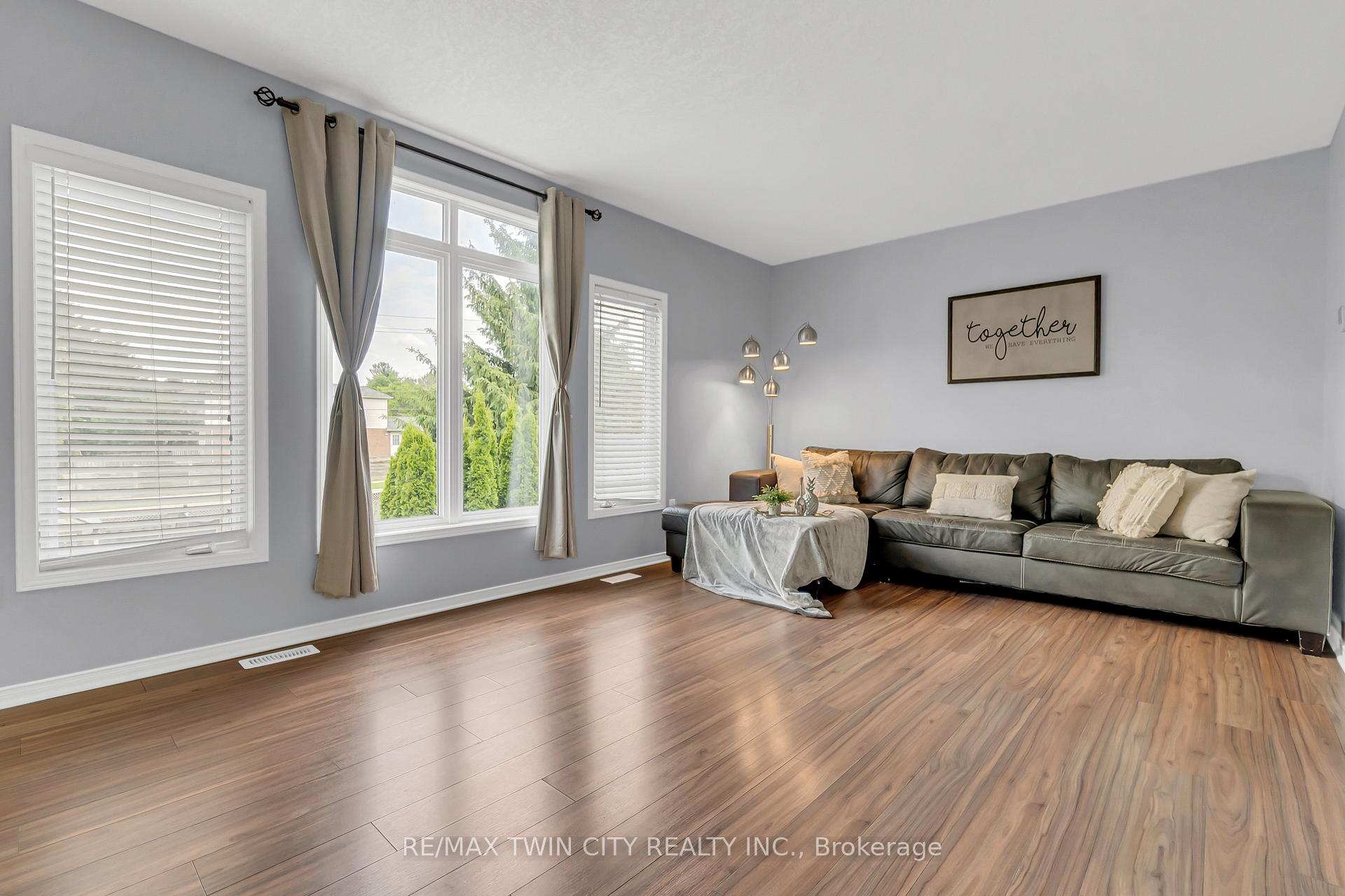 Photo 5 of 556 Dansbury Drive, Waterloo — HOMEH