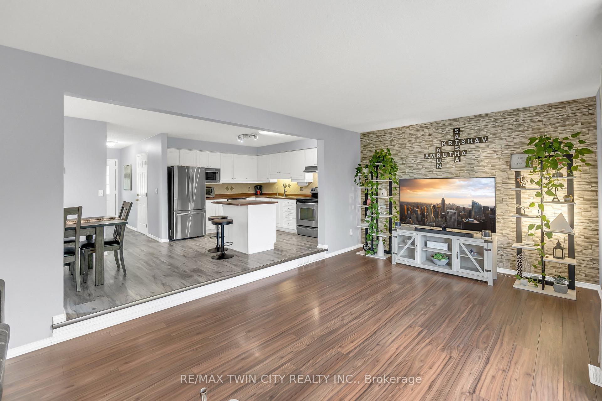 Photo 6 of 556 Dansbury Drive, Waterloo — HOMEH